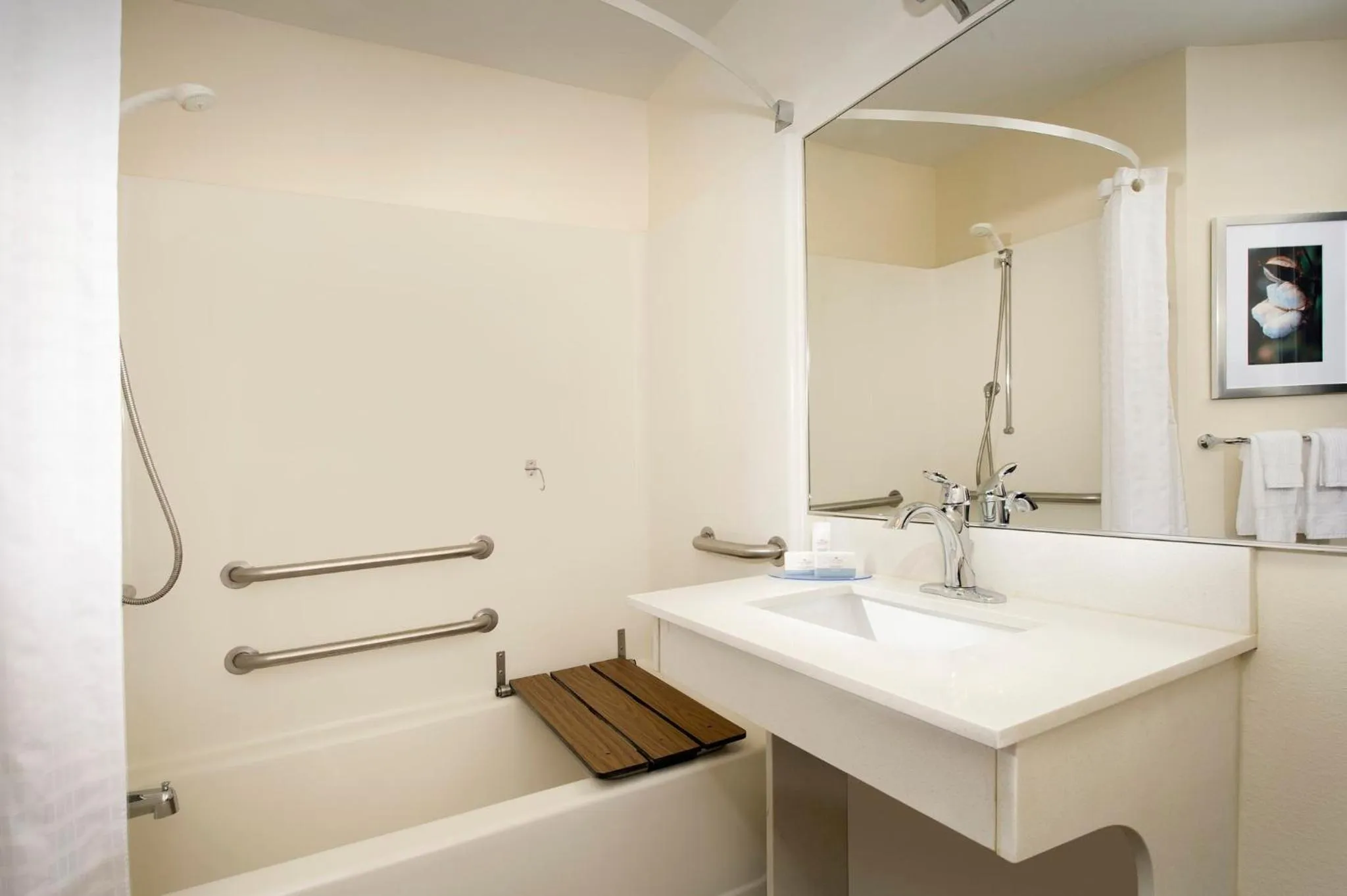 Photo of the whole room in Candlewood Suites Richmond - South by IHG