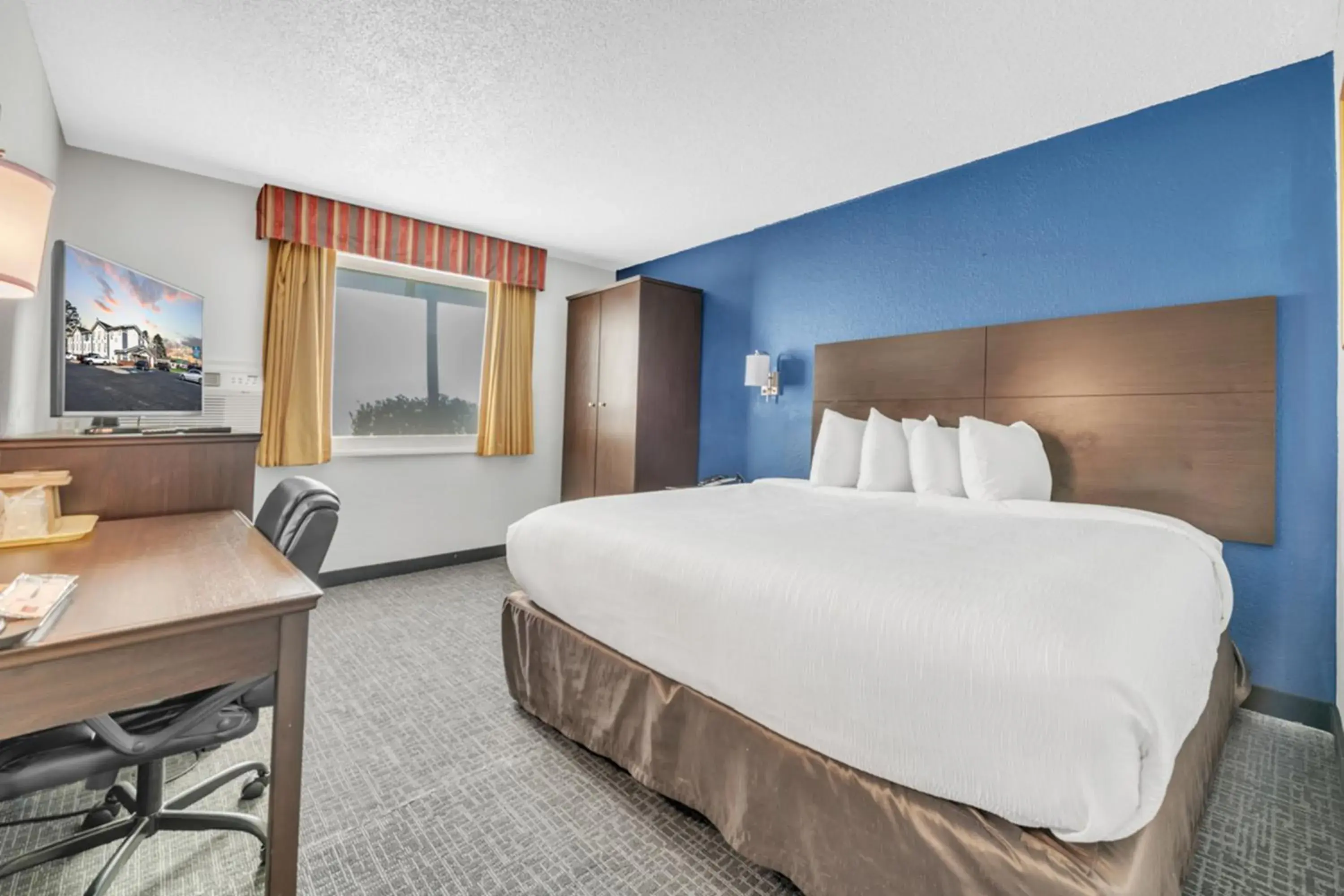 King Bed Accessible in City Centre Inn at Newport News King Bed Accessible in City Centre Inn at Newport News