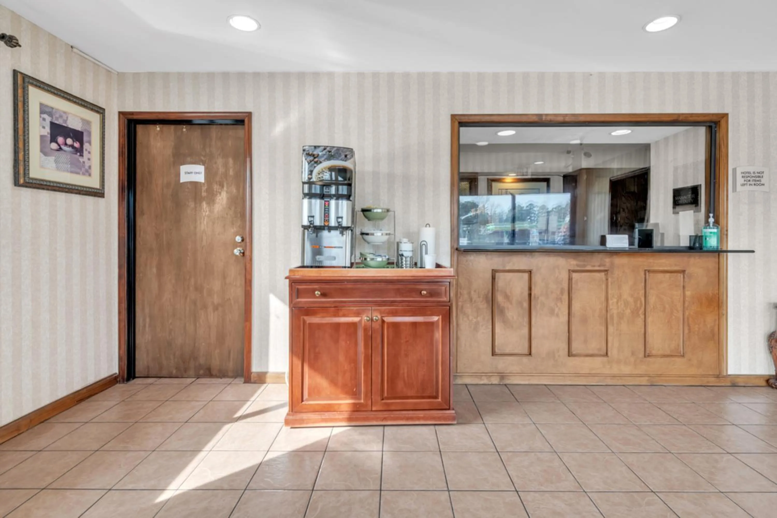 Lobby or reception in City Centre Inn at Newport News