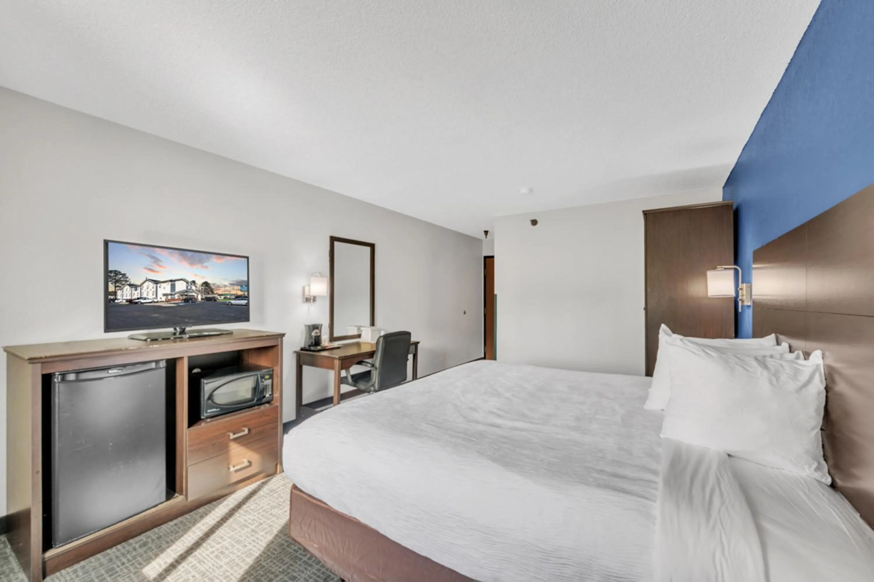 Bedroom, Bed in City Centre Inn at Newport News