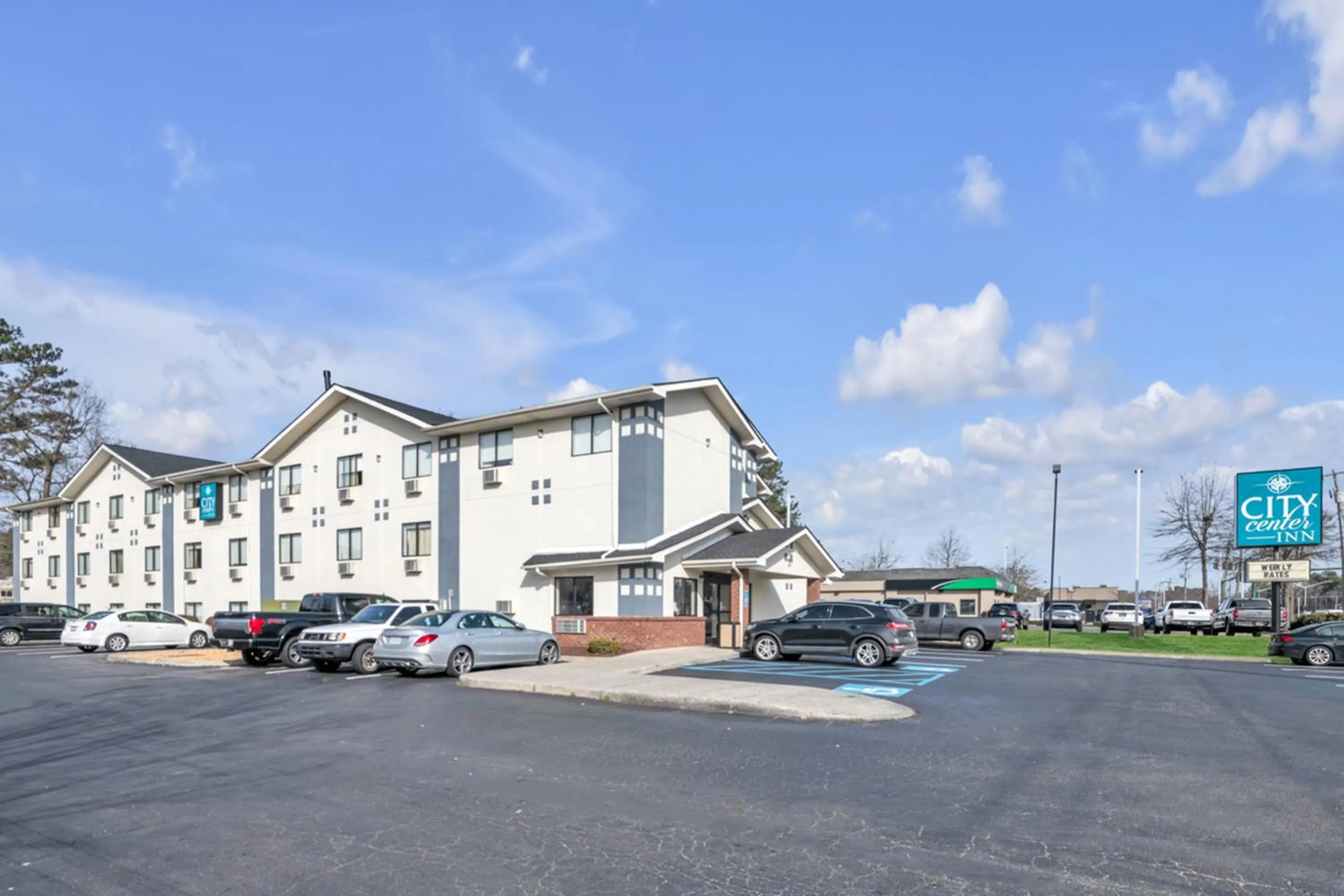 Facade/entrance in City Centre Inn at Newport News