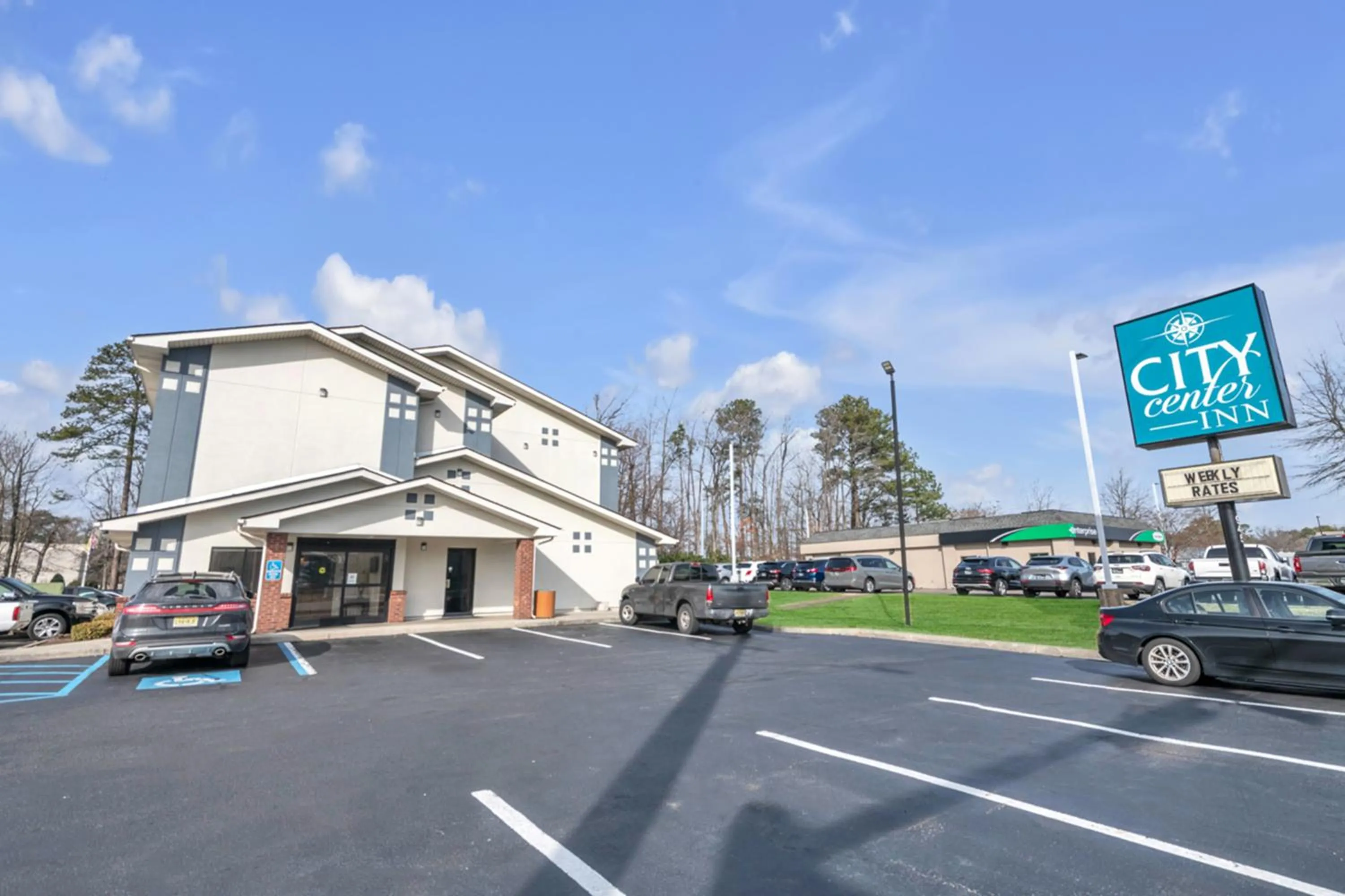Facade/entrance in City Centre Inn at Newport News