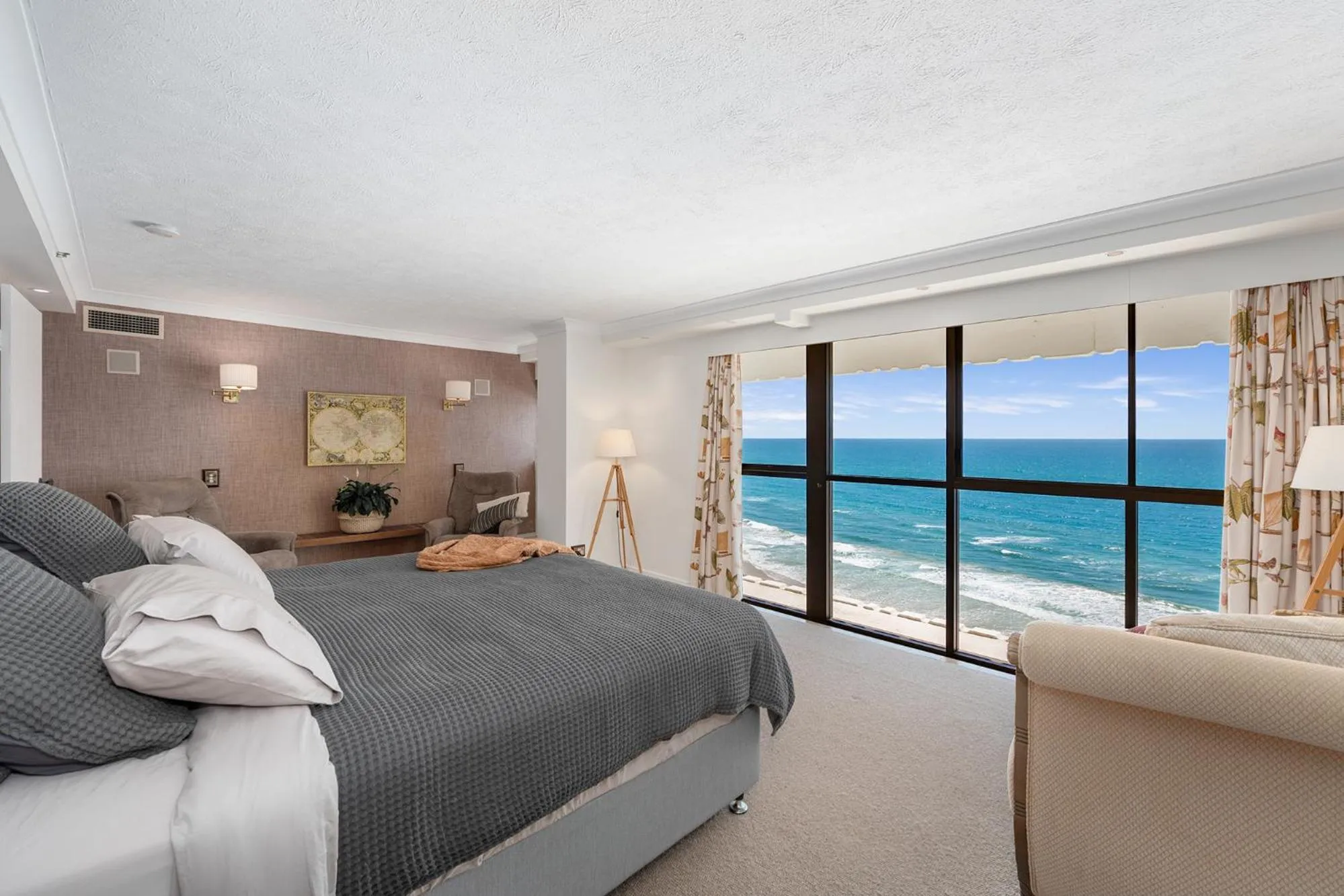 Bed in De Ville Apartments