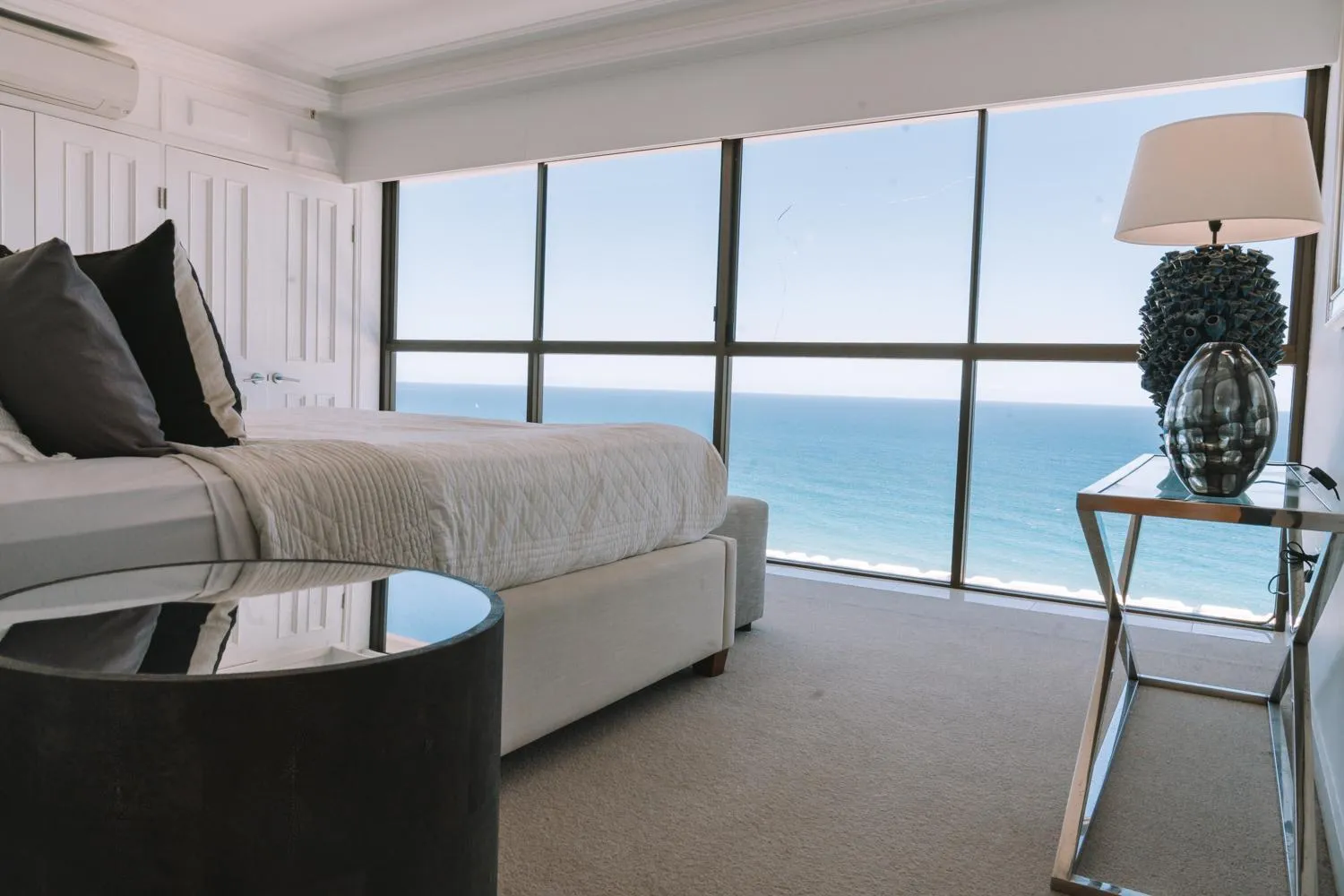 Bed in De Ville Apartments