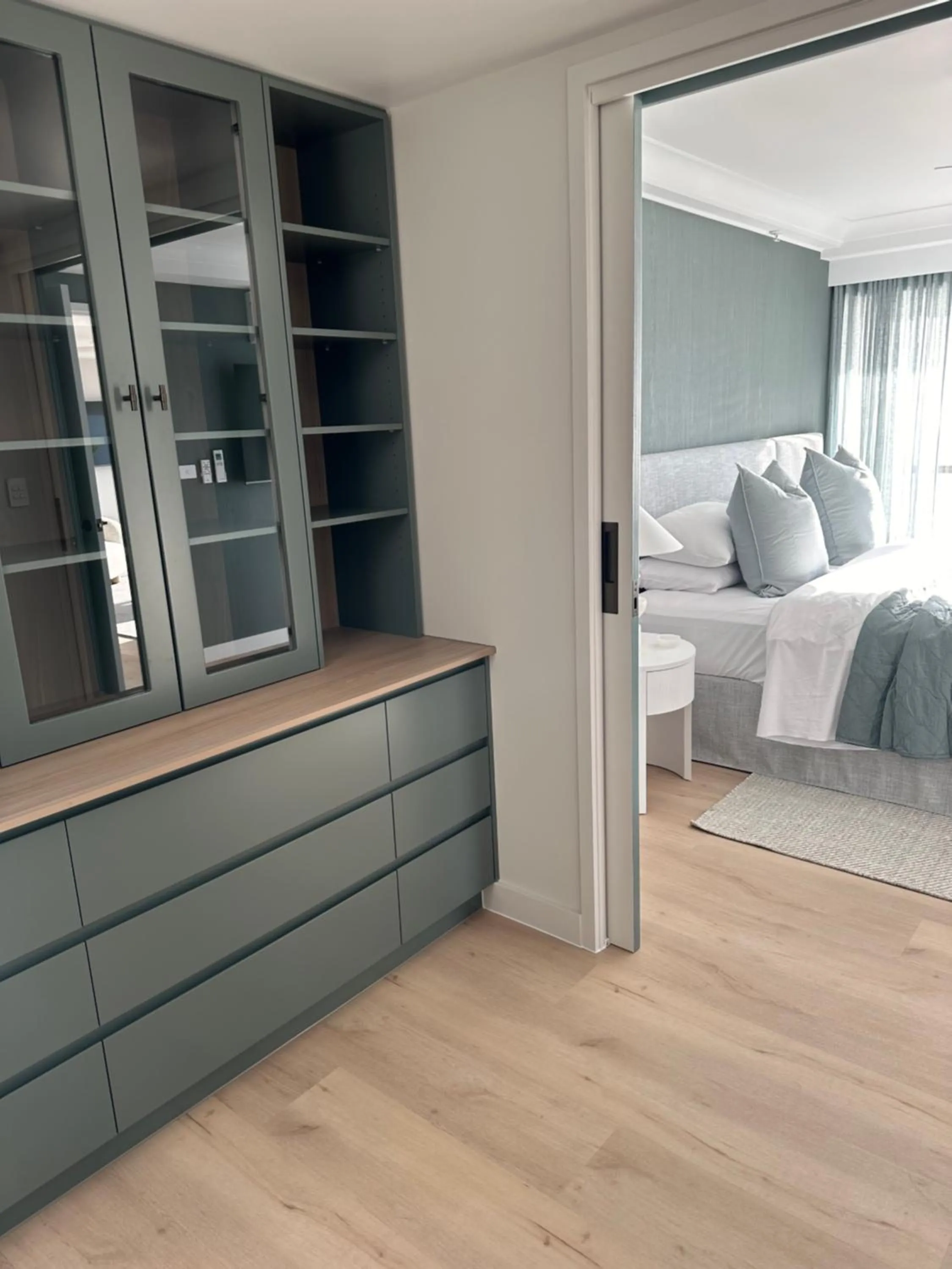 Bed in De Ville Apartments