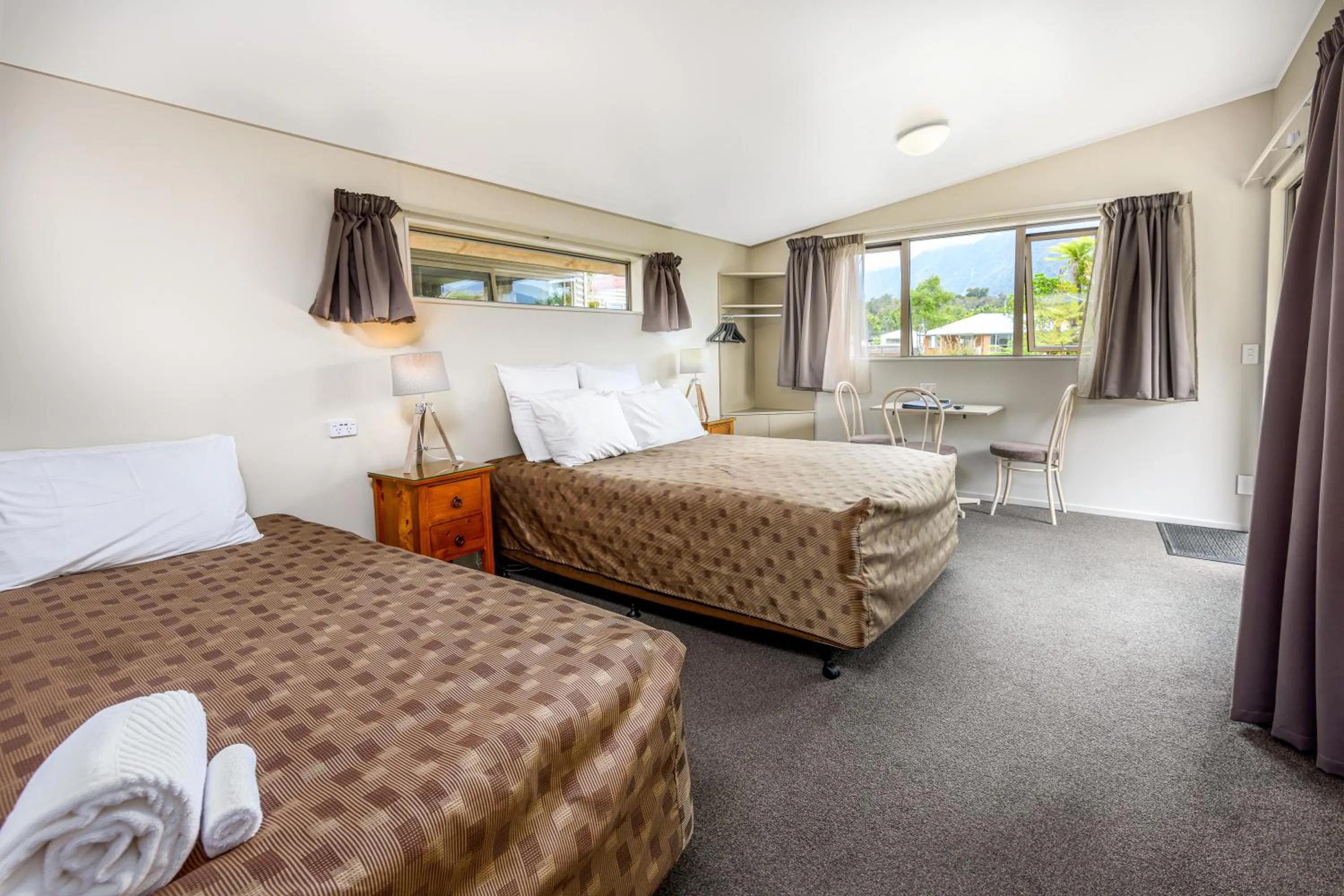 Photo of the whole room, Bed in 10 Cottages