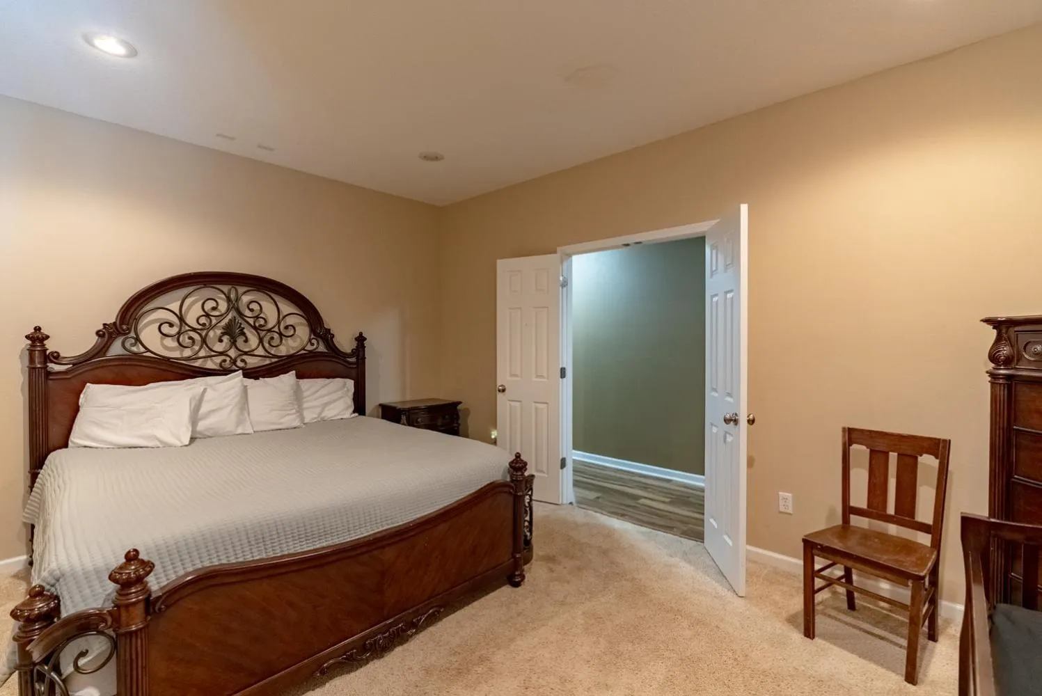 Bed in Private Pool Vacation Home