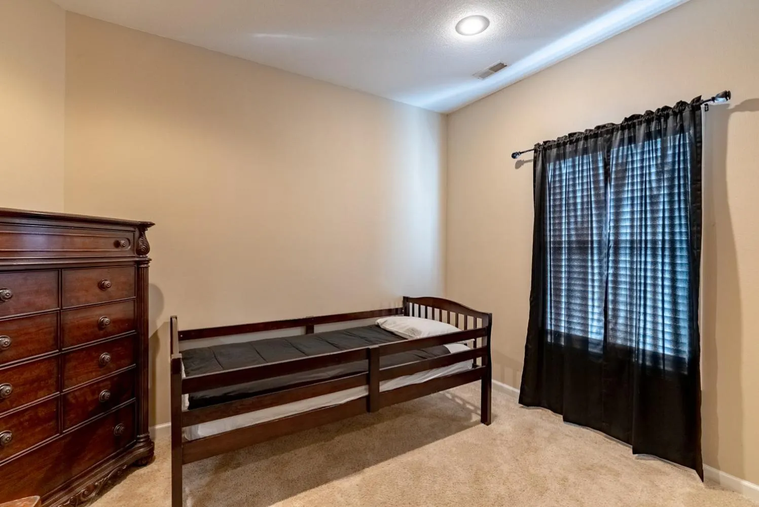 Bed in Private Pool Vacation Home