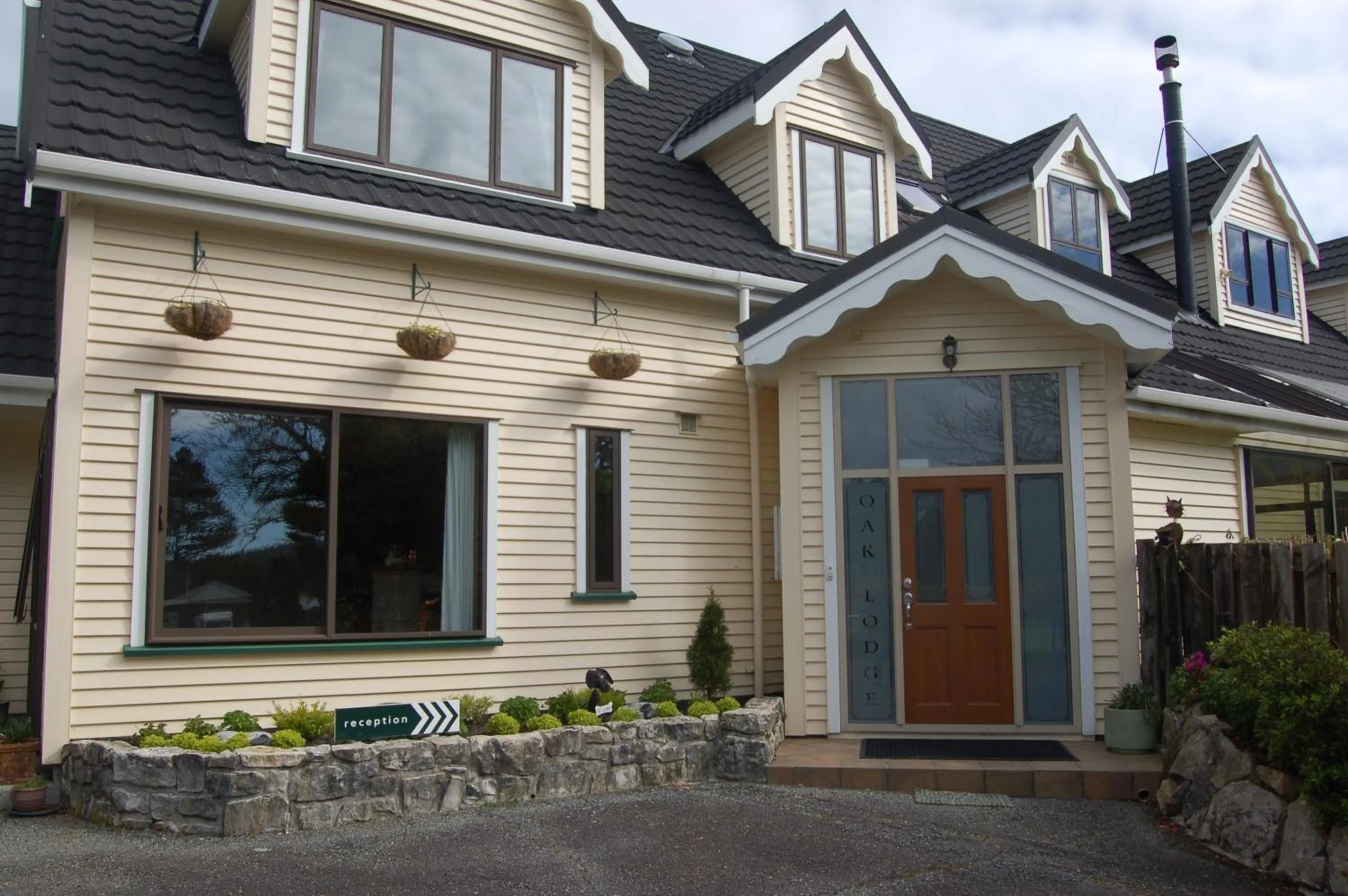 Facade/entrance in Oak Lodge