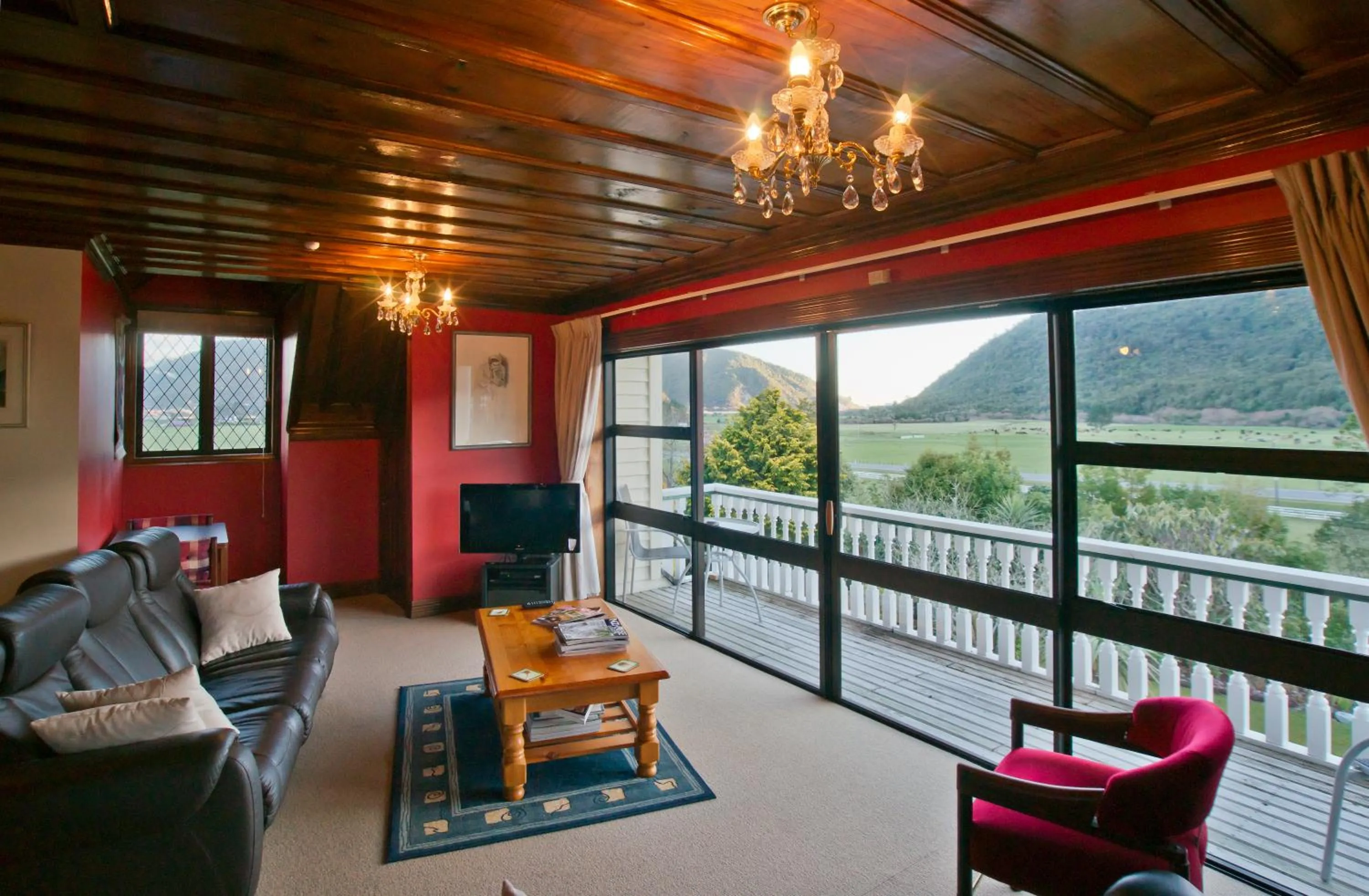 Living room in Oak Lodge