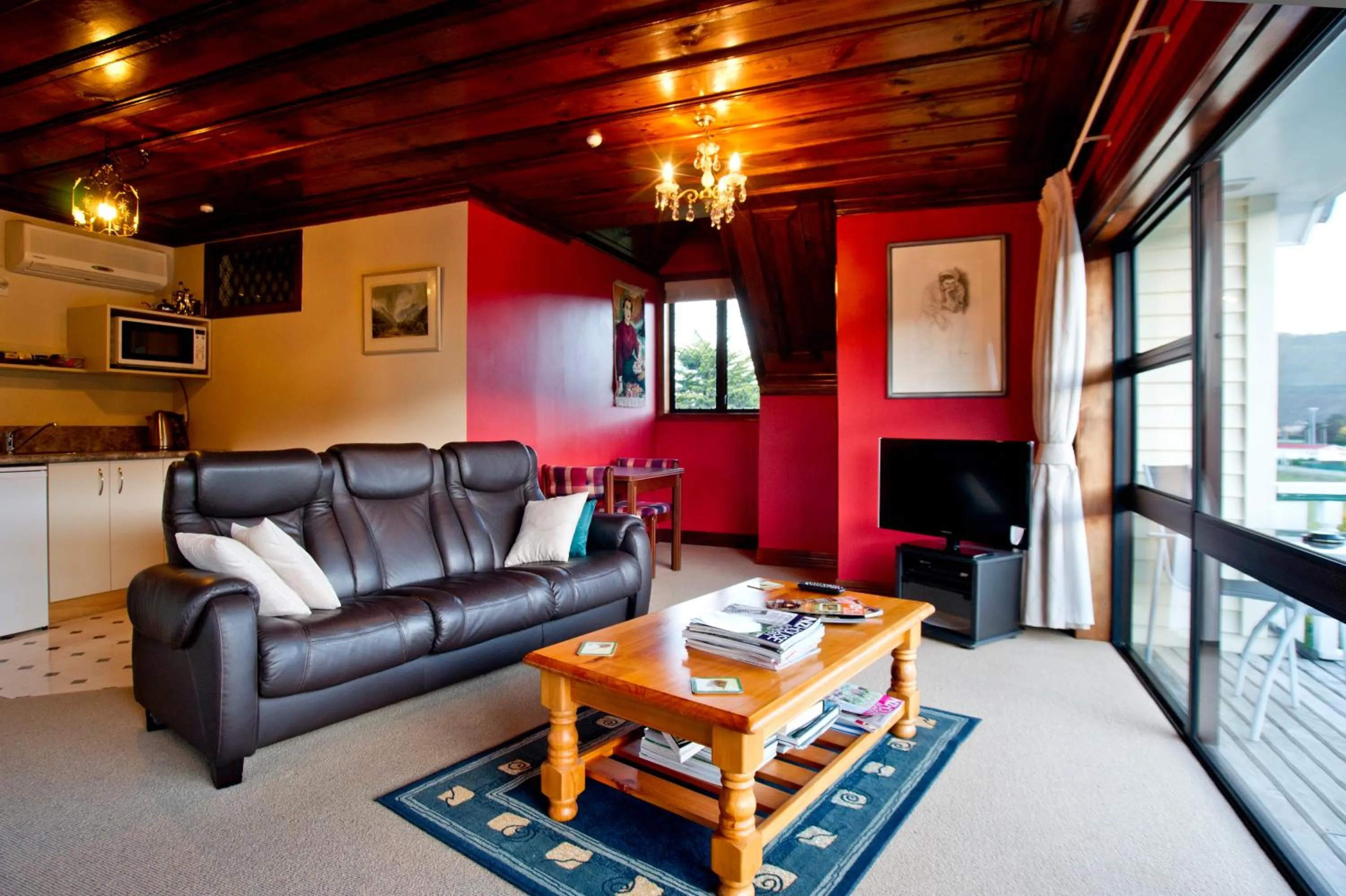 Living room in Oak Lodge