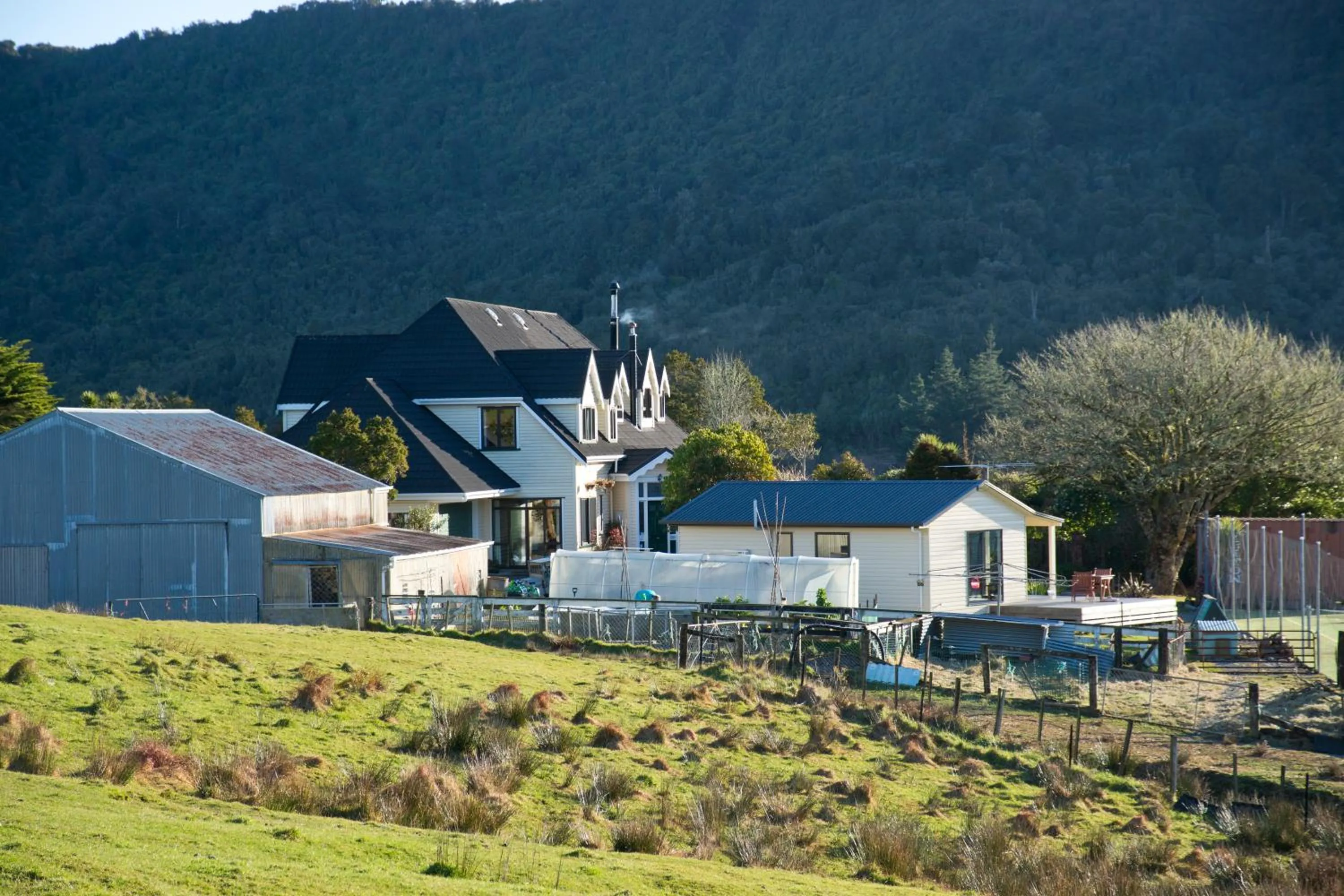 Property building in Oak Lodge