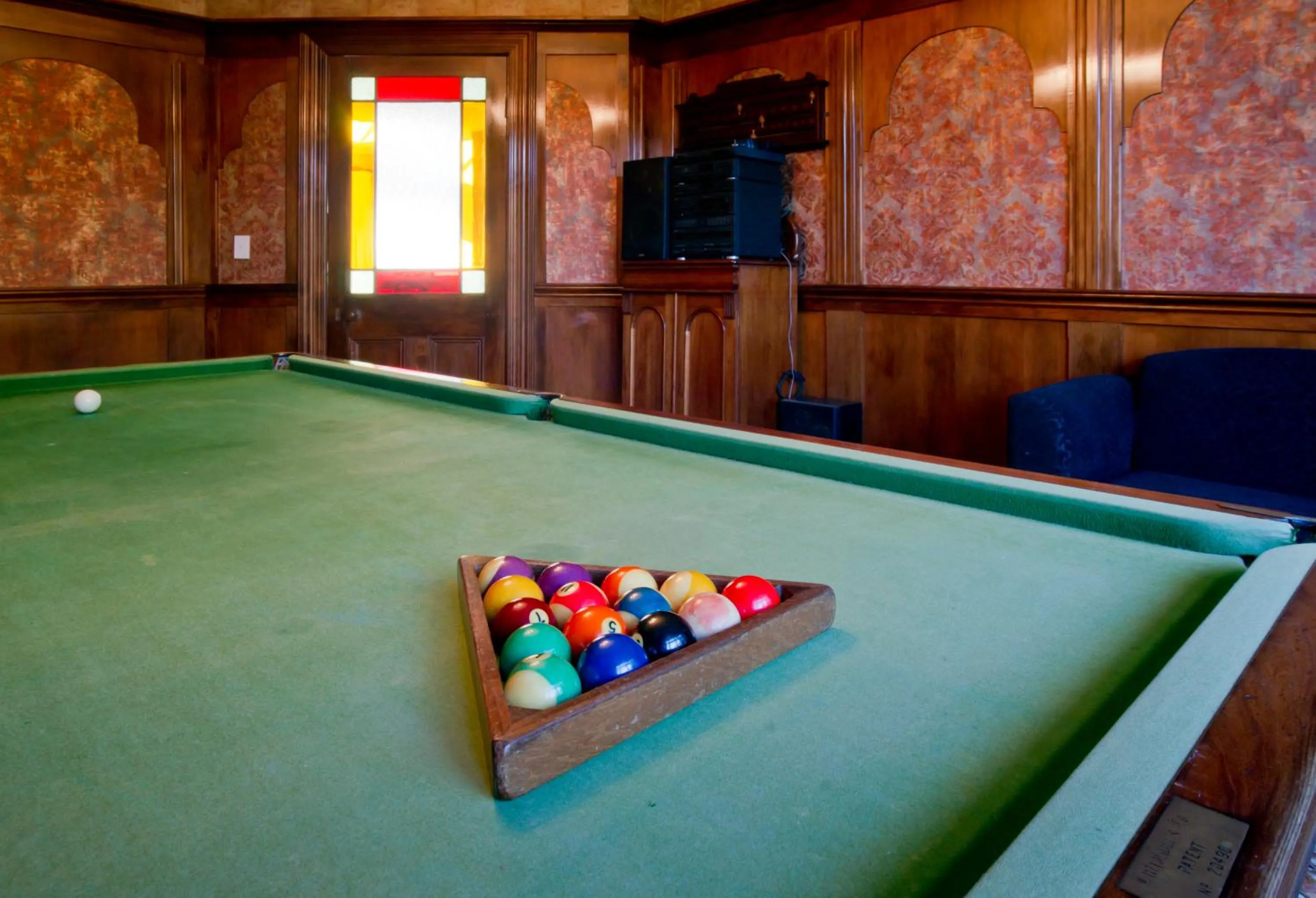 Billiard in Oak Lodge