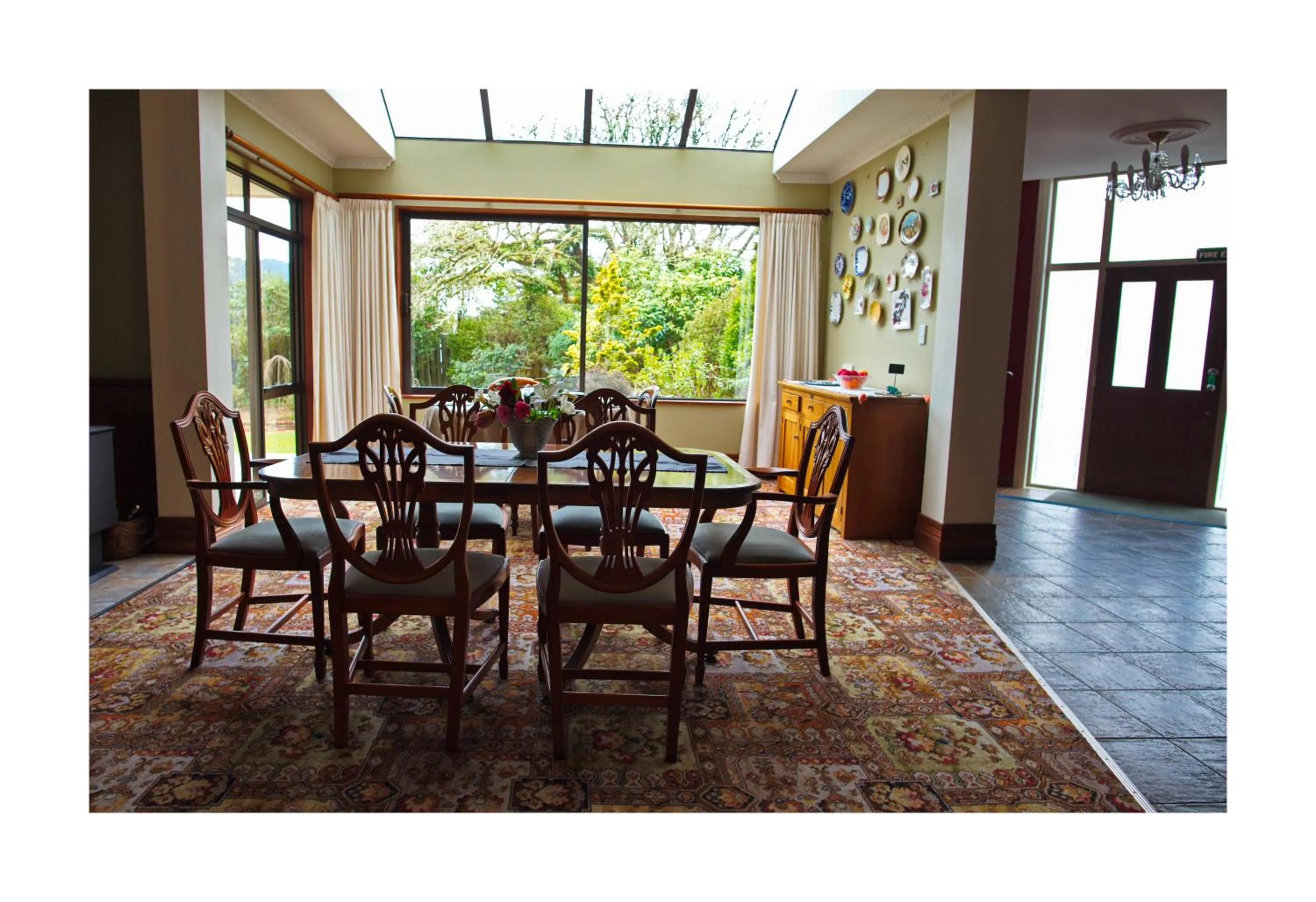 Dining area in Oak Lodge