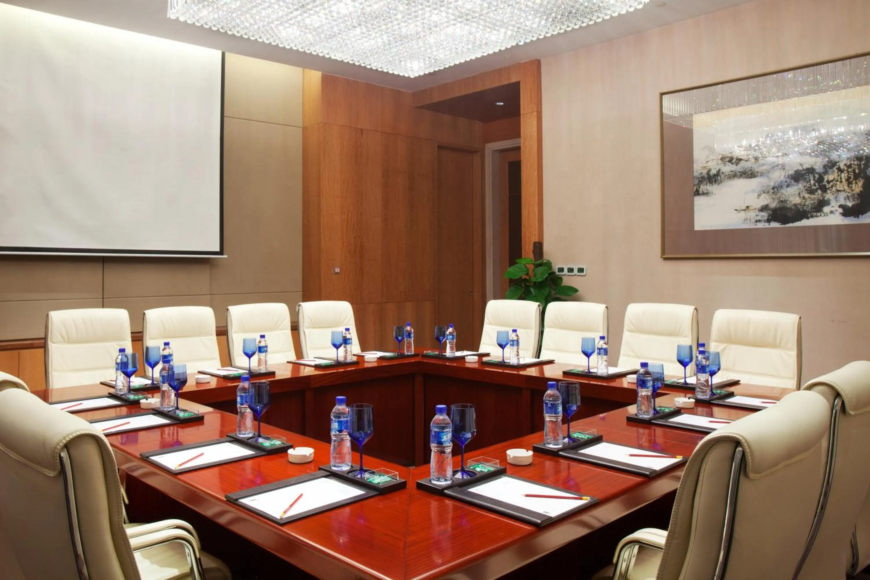 Meeting/conference room in Crowne Plaza Xiangyang by IHG