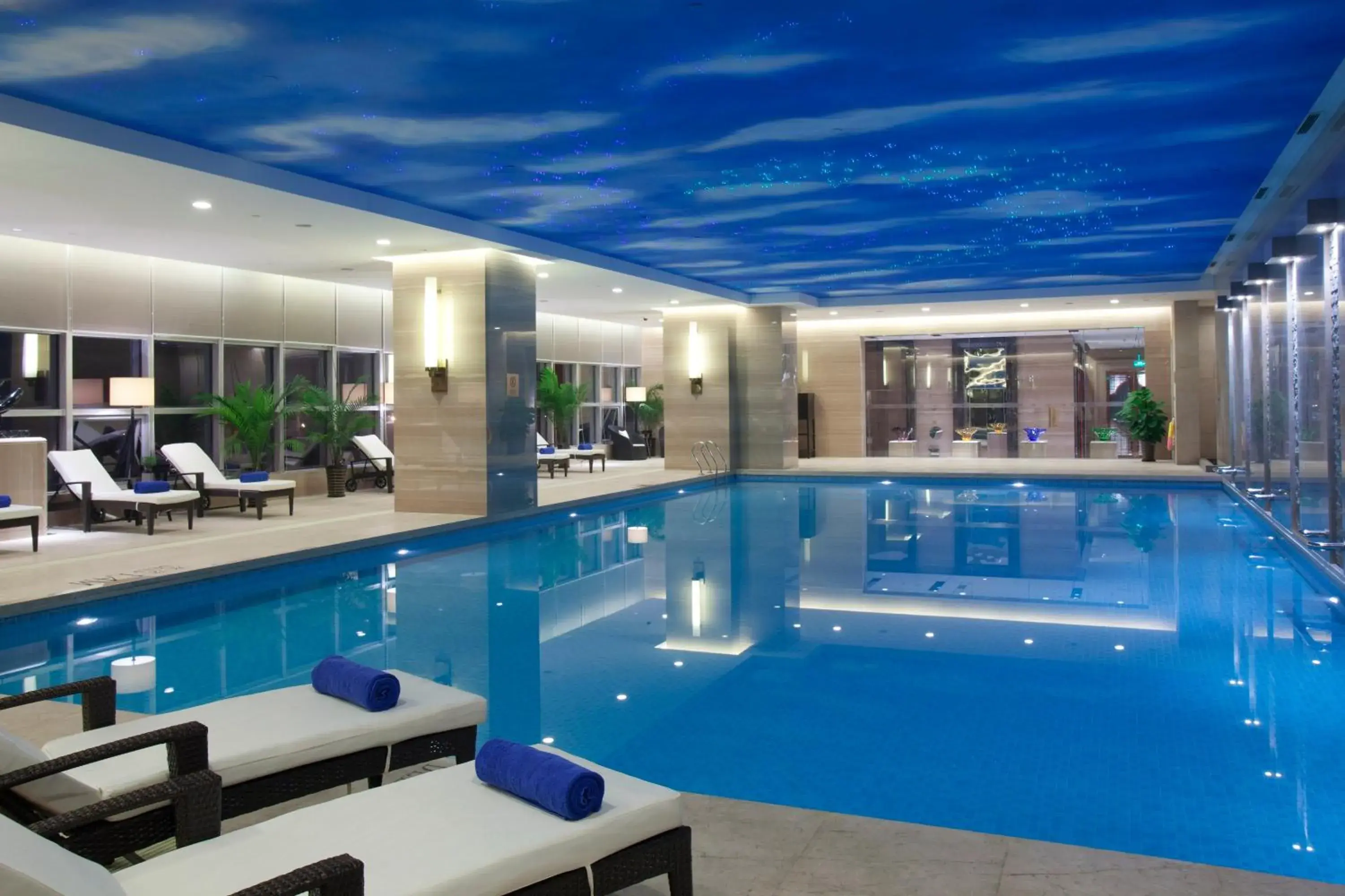 Swimming pool in Crowne Plaza Xiangyang by IHG Swimming pool in Crowne Plaza Xiangyang by IHG