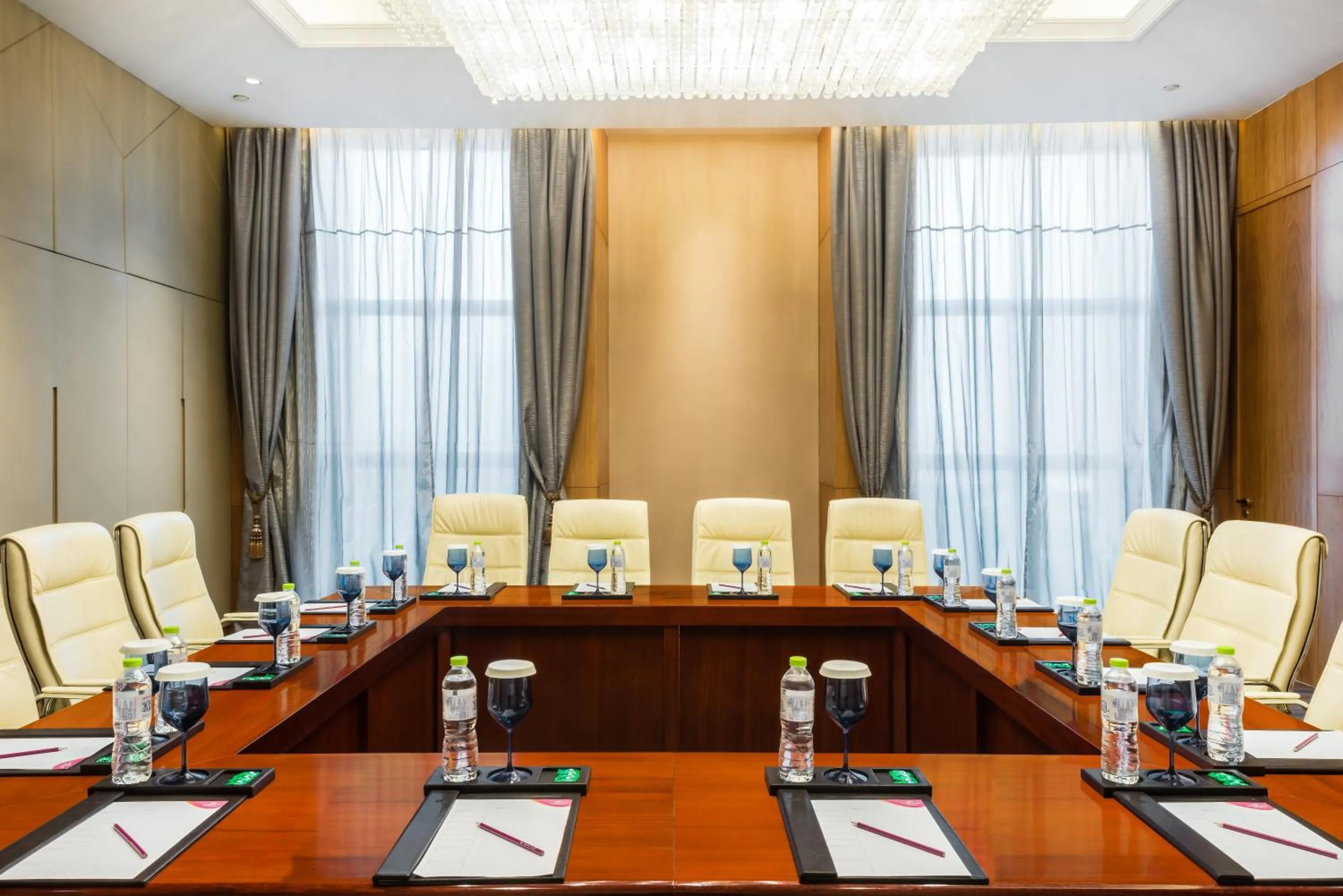 Meeting/conference room in Crowne Plaza Xiangyang by IHG