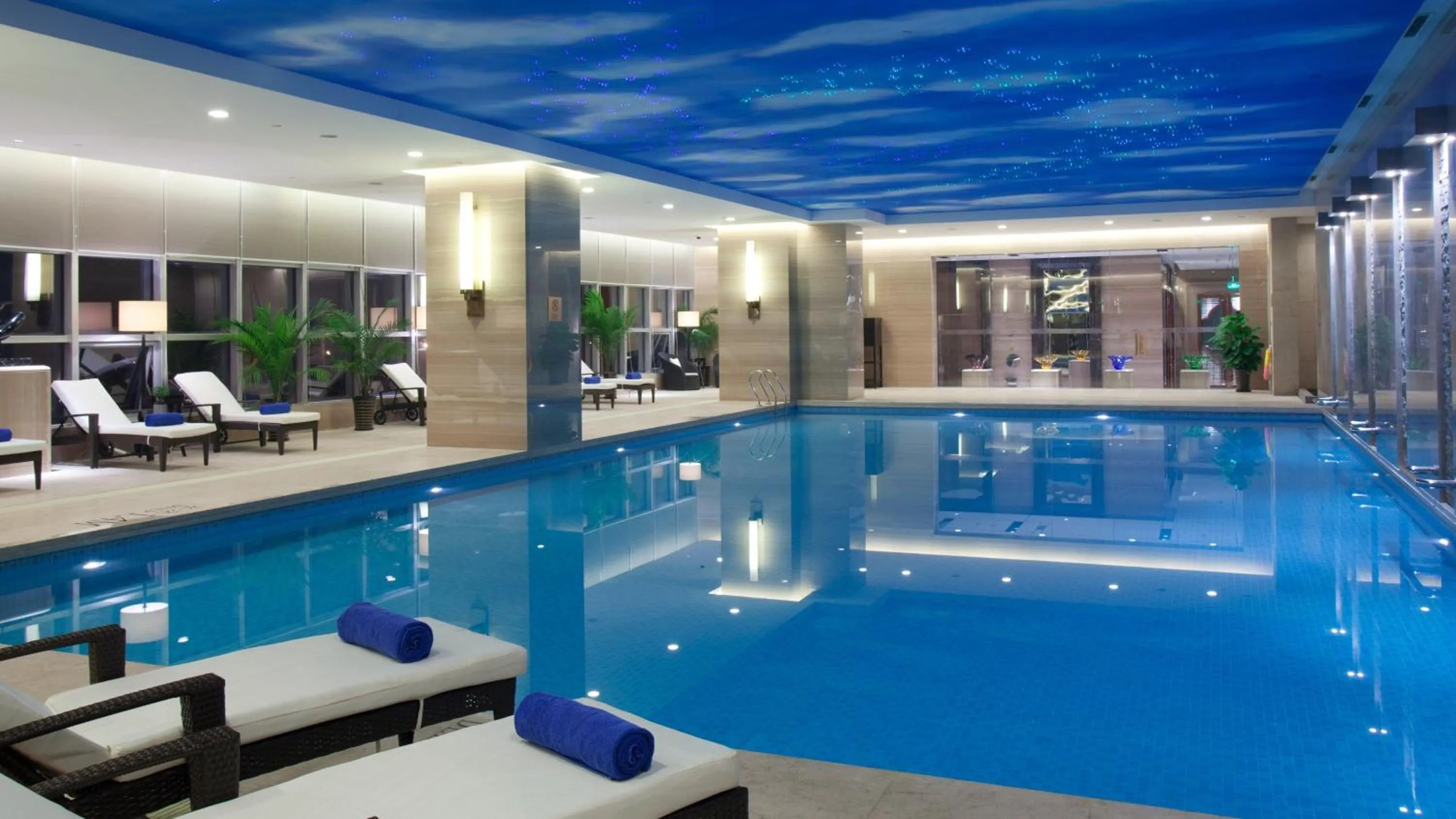 Swimming pool in Crowne Plaza Xiangyang by IHG