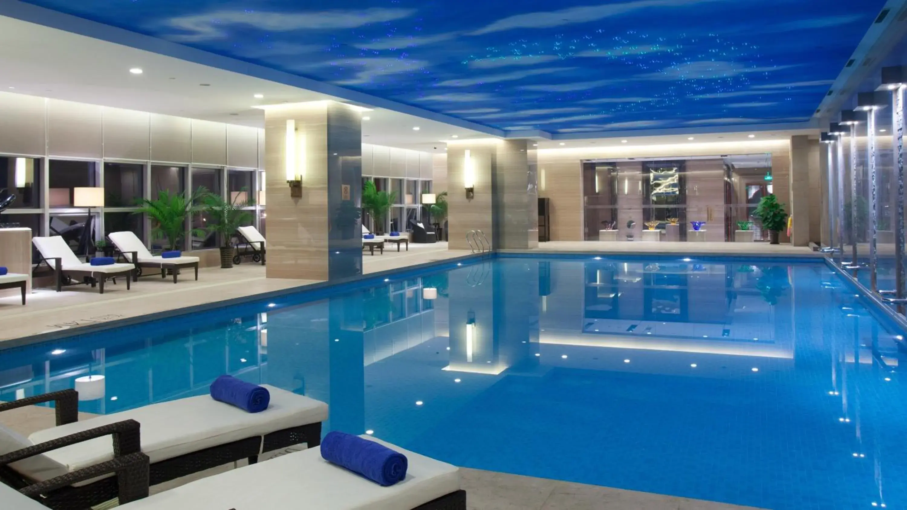 Swimming pool in Crowne Plaza Xiangyang by IHG Swimming pool in Crowne Plaza Xiangyang by IHG