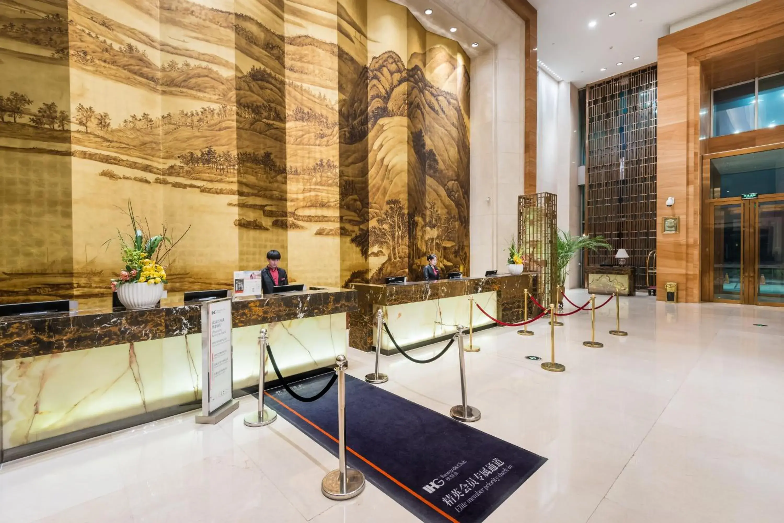 Property building in Crowne Plaza Xiangyang by IHG Property building in Crowne Plaza Xiangyang by IHG