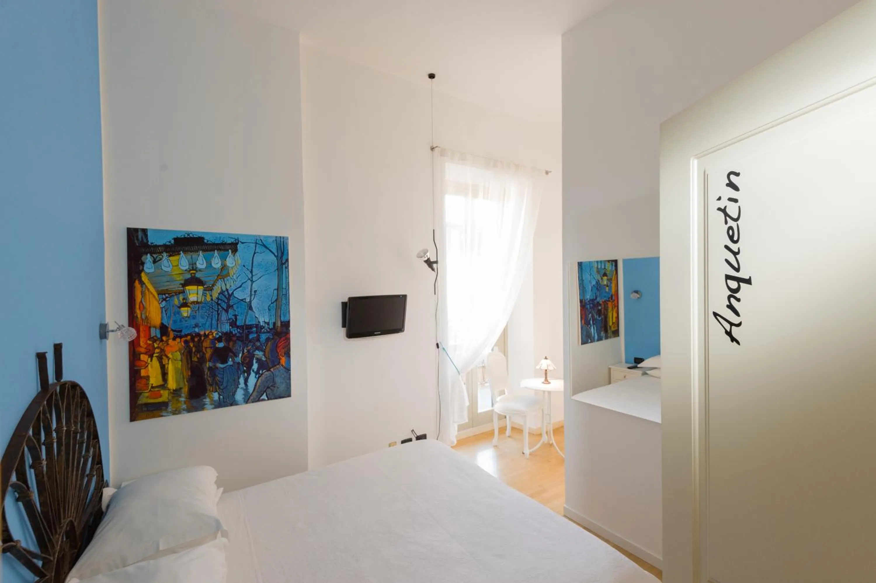 Photo of the whole room, Bed in Bergamo Sottosopra