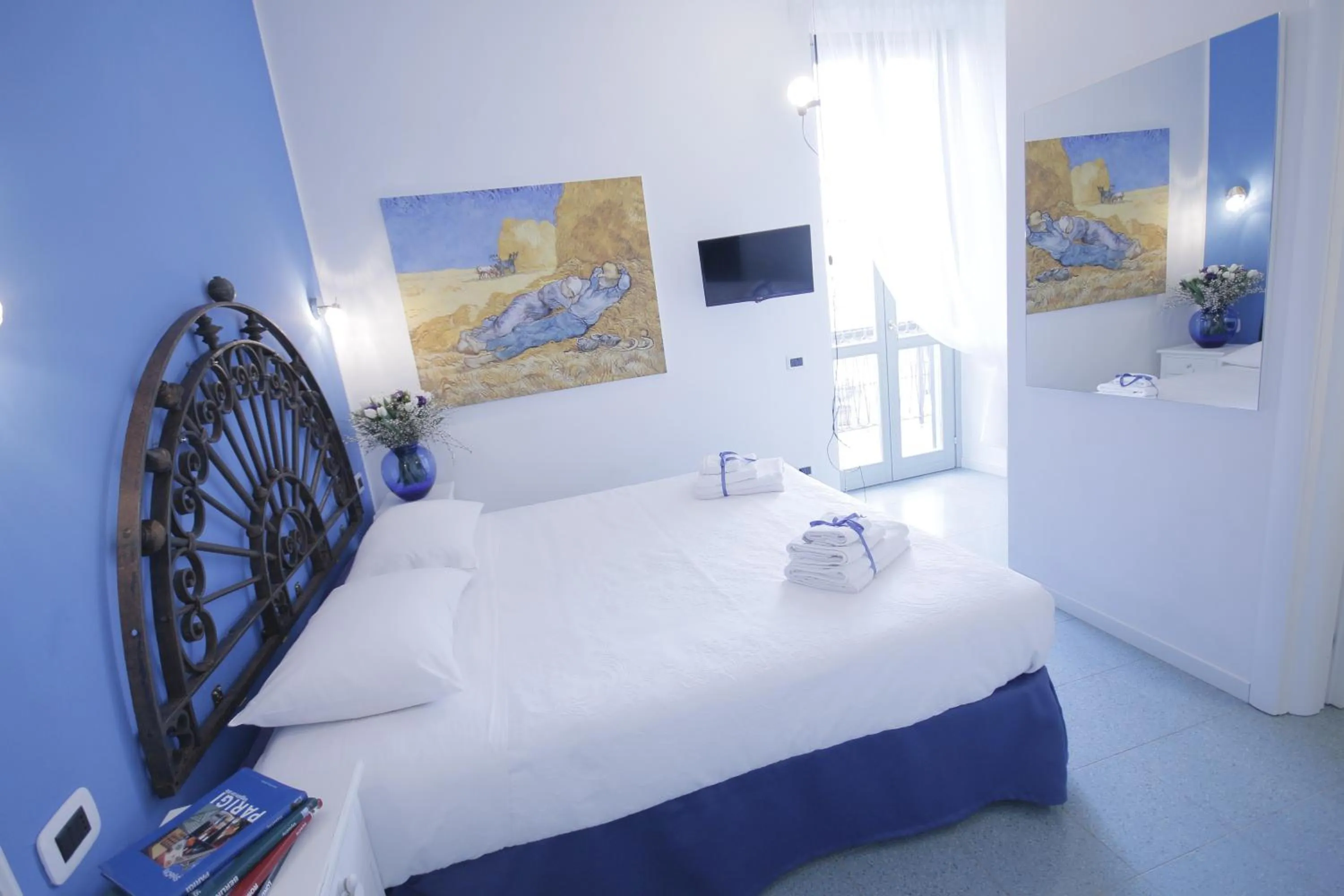 Photo of the whole room, Bed in Bergamo Sottosopra