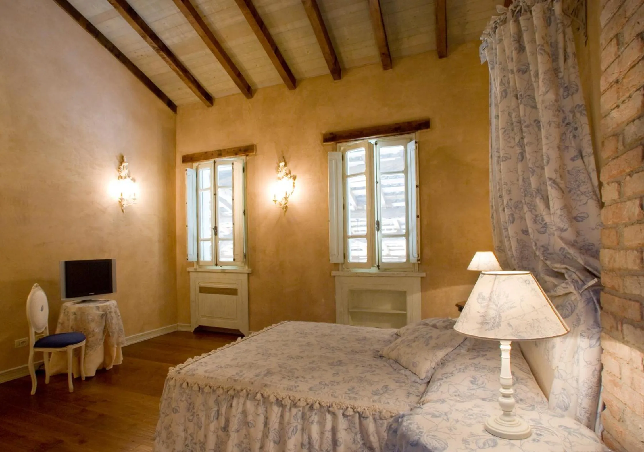 Photo of the whole room, Bed in Hospitale I Mori