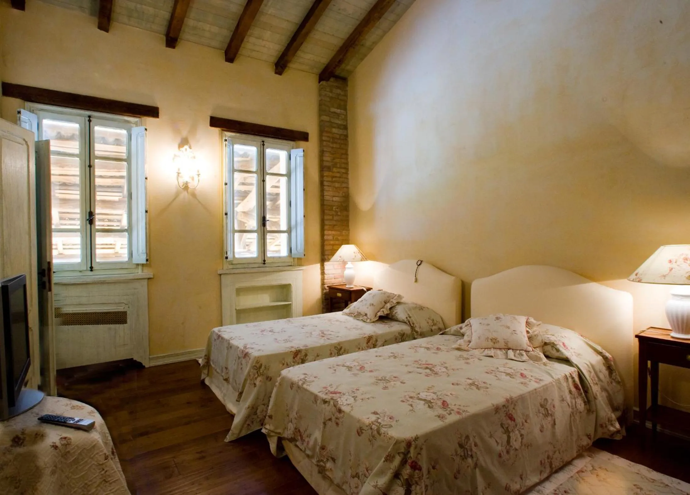 Photo of the whole room, Bed in Hospitale I Mori
