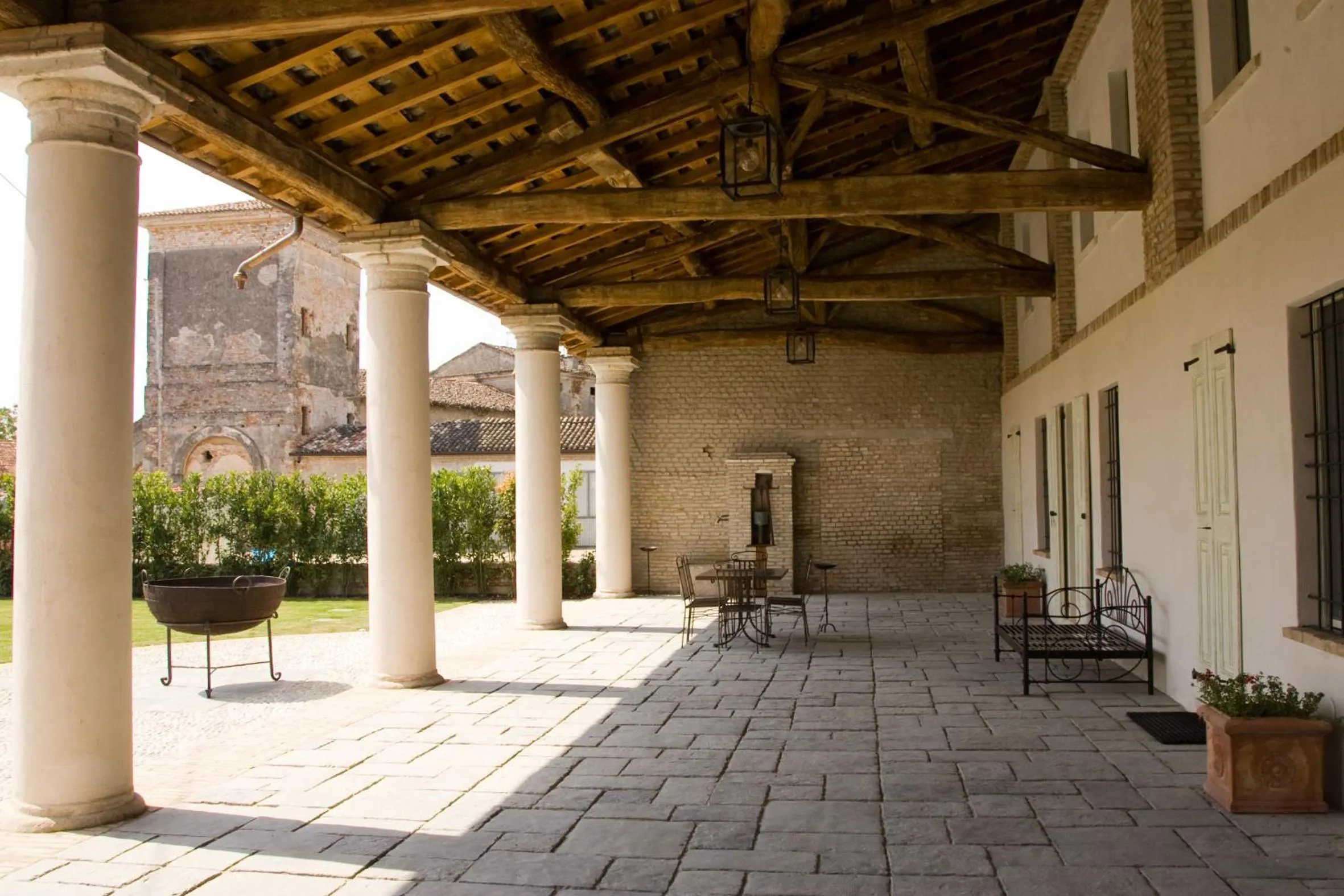 Facade/entrance in Hospitale I Mori