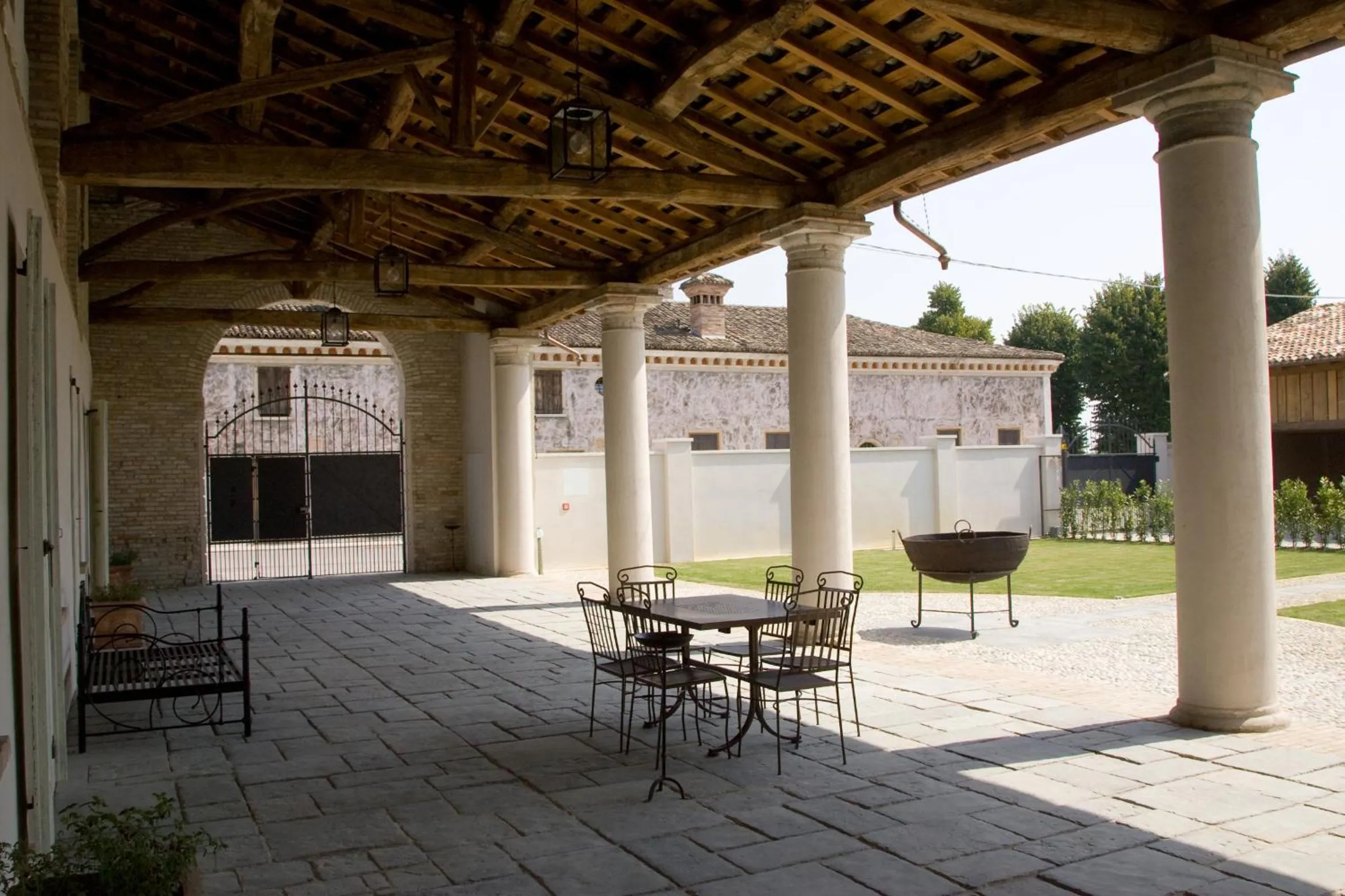 Facade/entrance in Hospitale I Mori