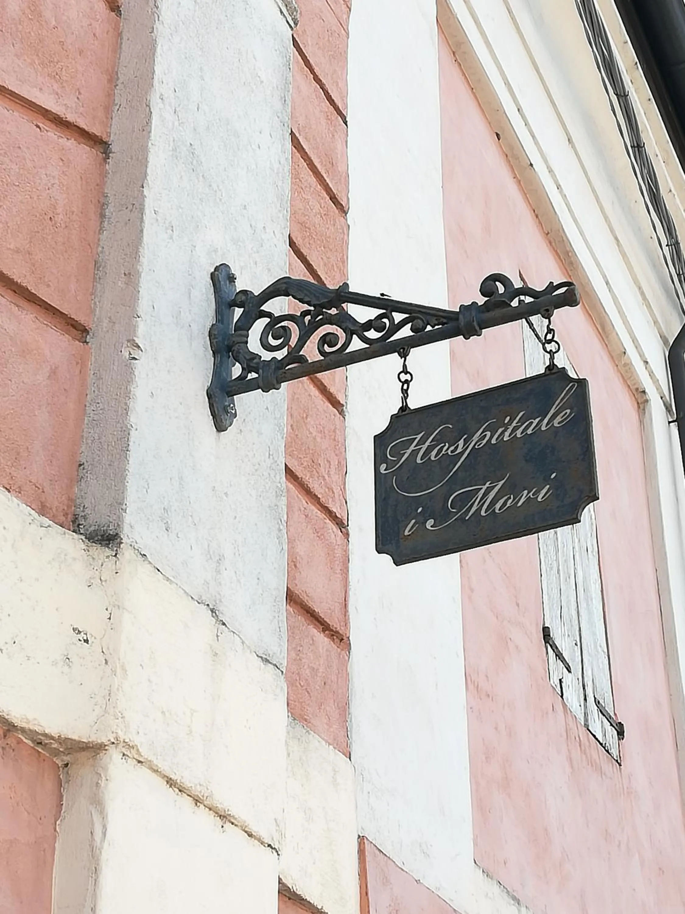 Decorative detail in Hospitale I Mori