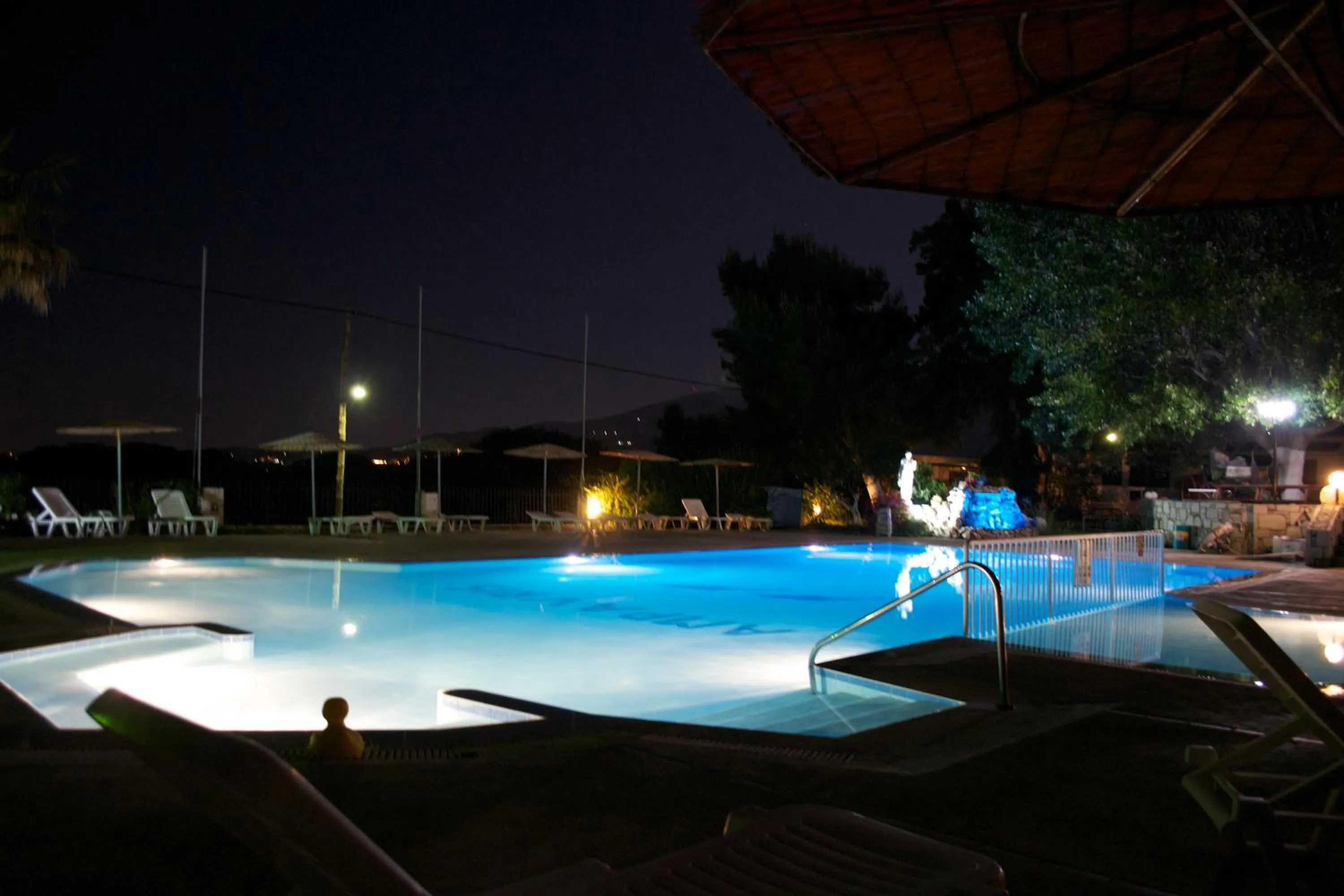 Restaurant/places to eat in Ampavris Family Apartments