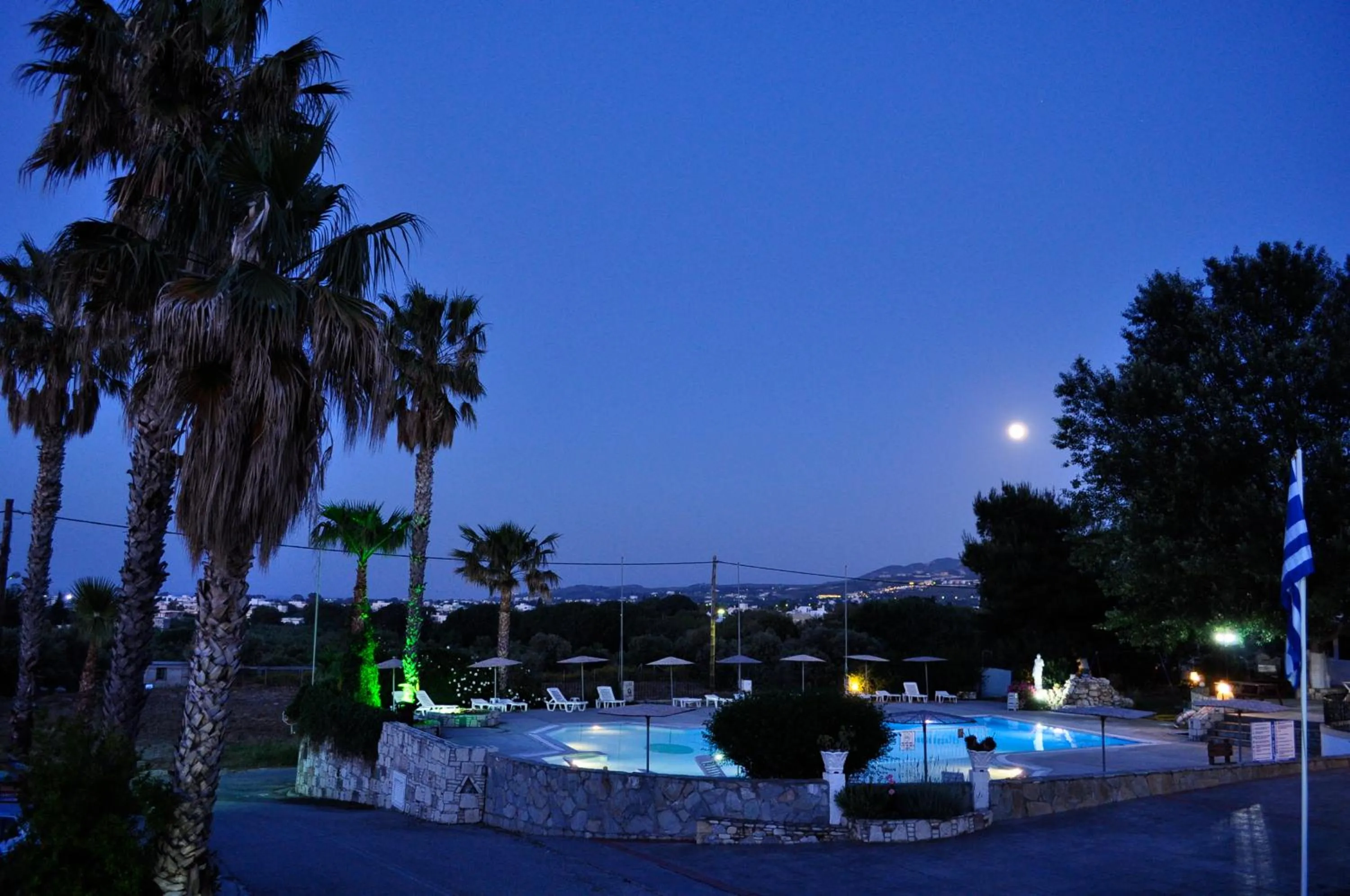 Restaurant/places to eat in Ampavris Family Apartments