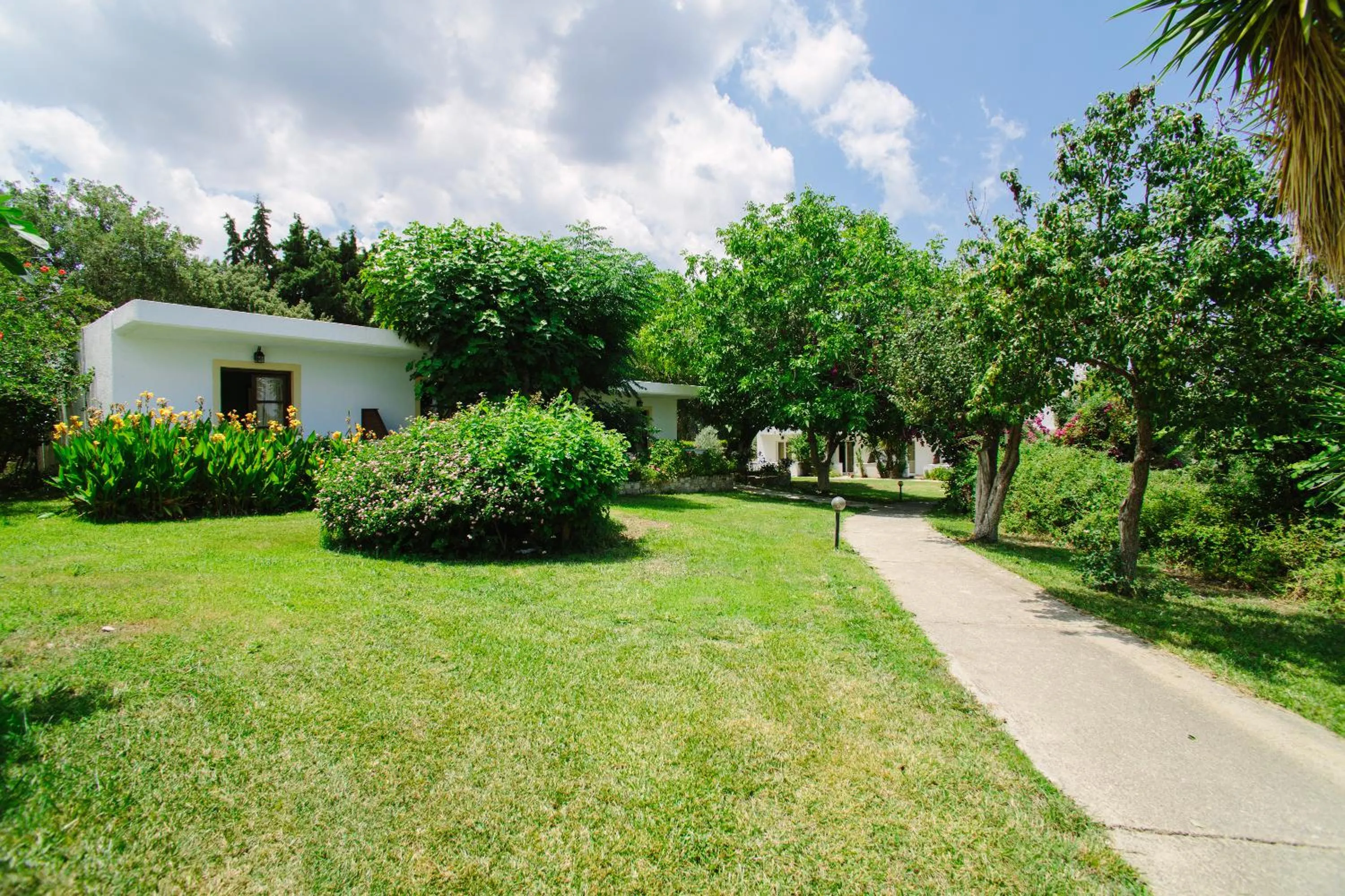 Garden in Ampavris Family Apartments