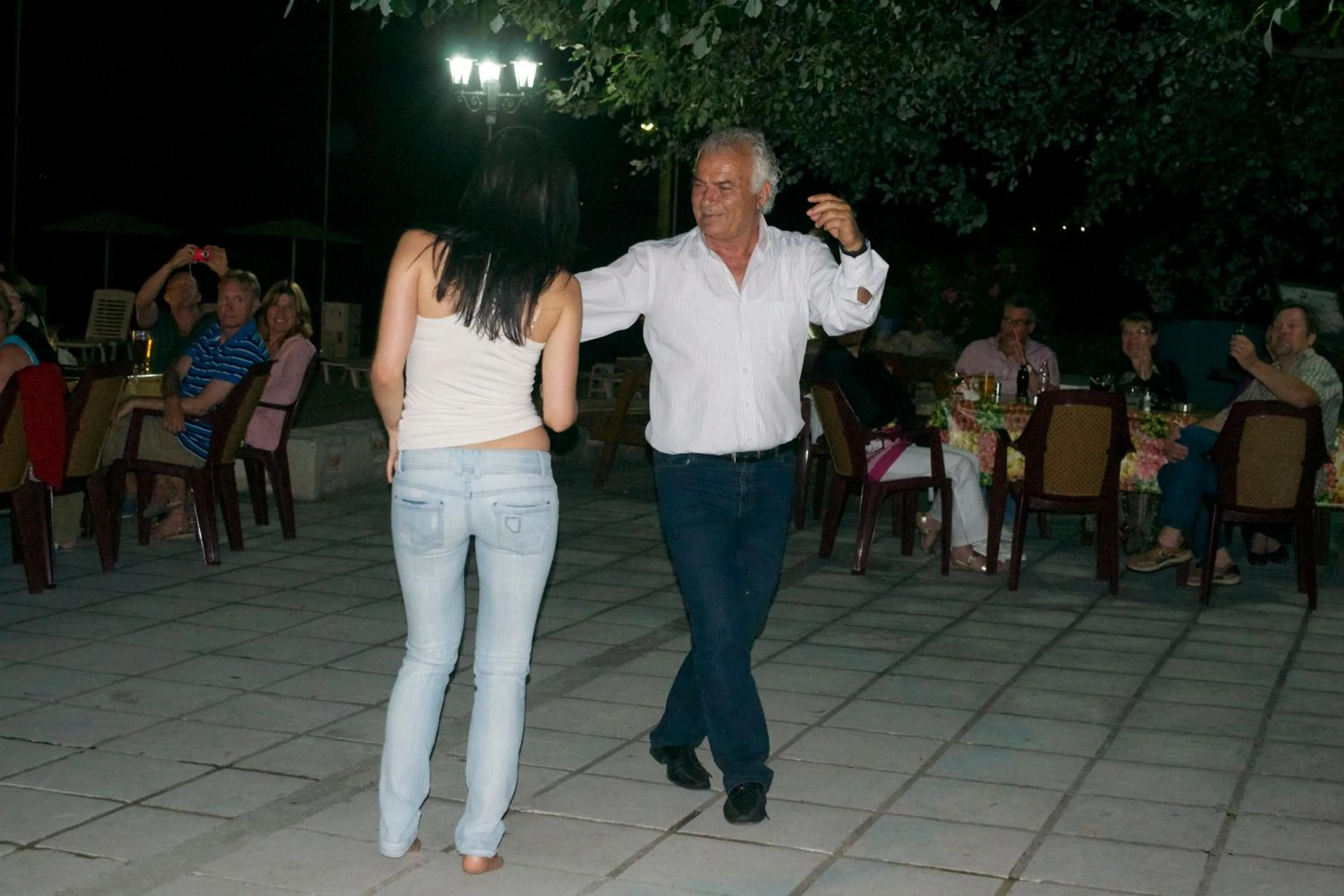 Restaurant/places to eat in Ampavris Family Apartments