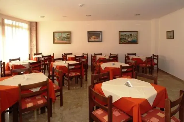 Restaurant/places to eat in Theonia Hotel Restaurant/places to eat in Theonia Hotel