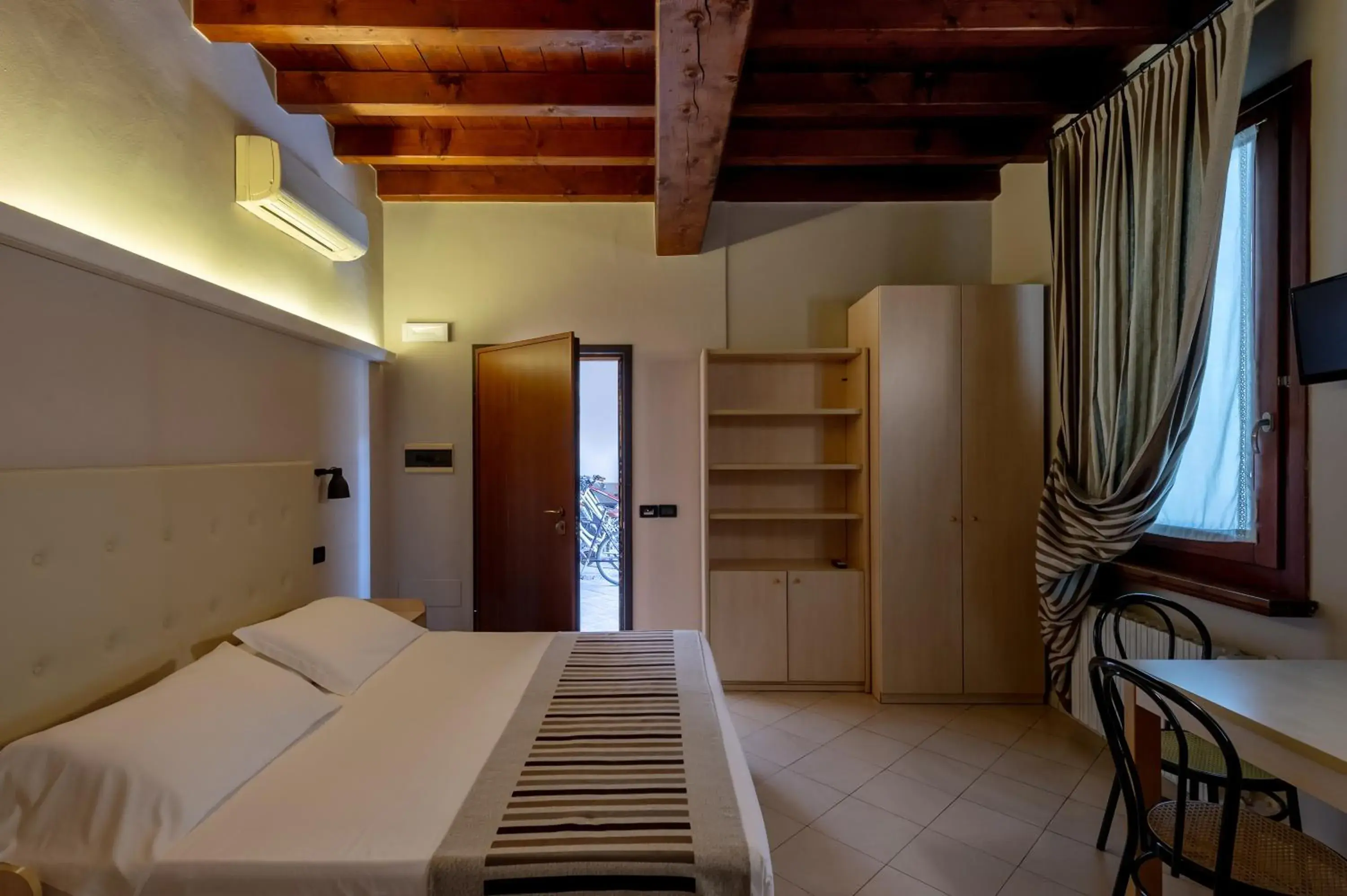 Double or Twin Room in Antico Residence, MantegnaHotels Double or Twin Room in Antico Residence, MantegnaHotels