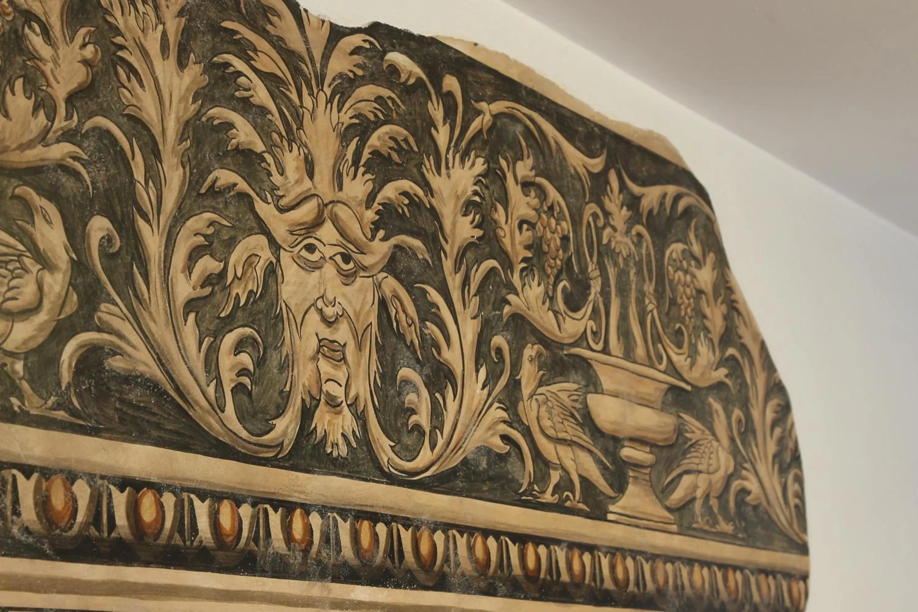 Decorative detail in Antico Residence, MantegnaHotels