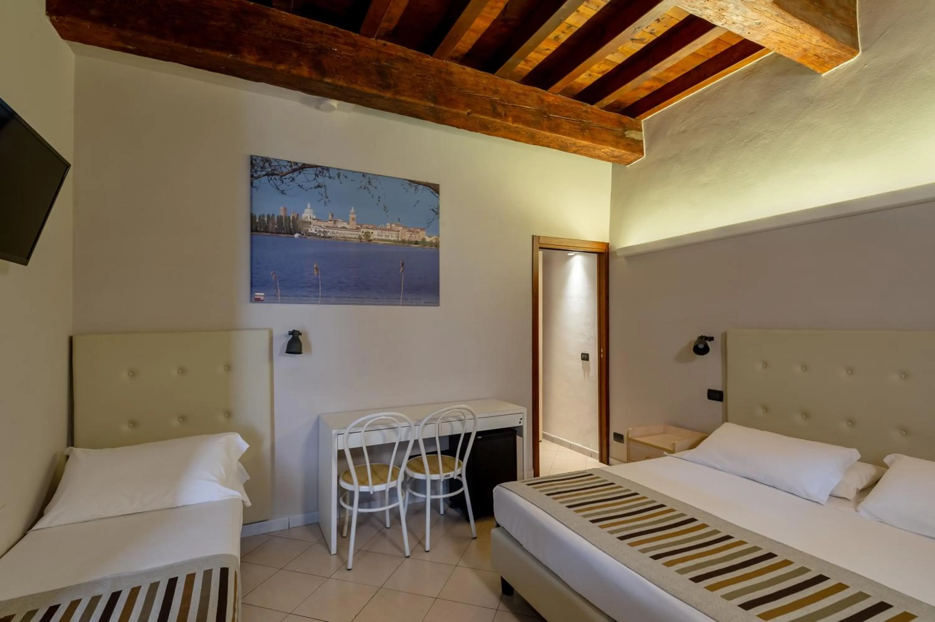 TV and multimedia, Bed in Antico Residence, MantegnaHotels