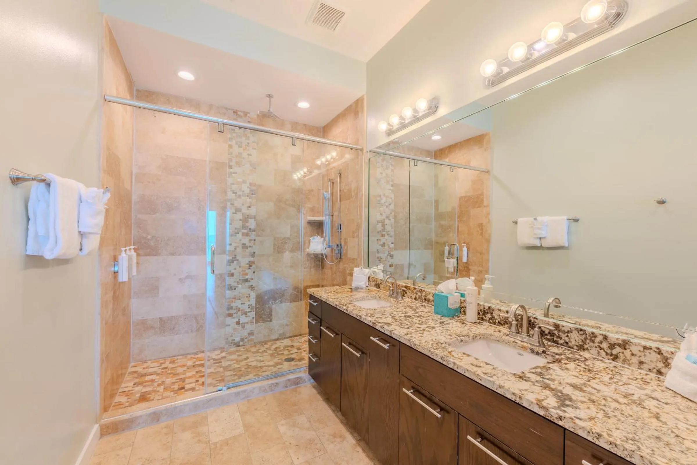 5 BEDROOM BEACHFRONT CONDO - 4th Floor