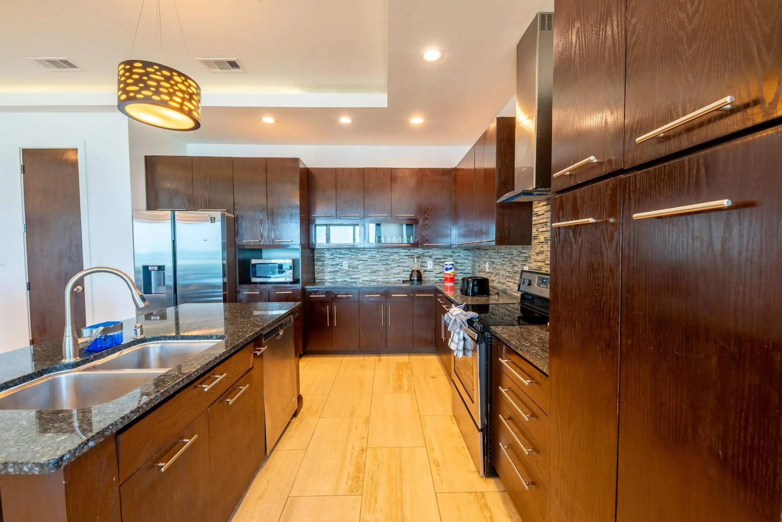 5 BEDROOM BEACHFRONT CONDO - 4th Floor