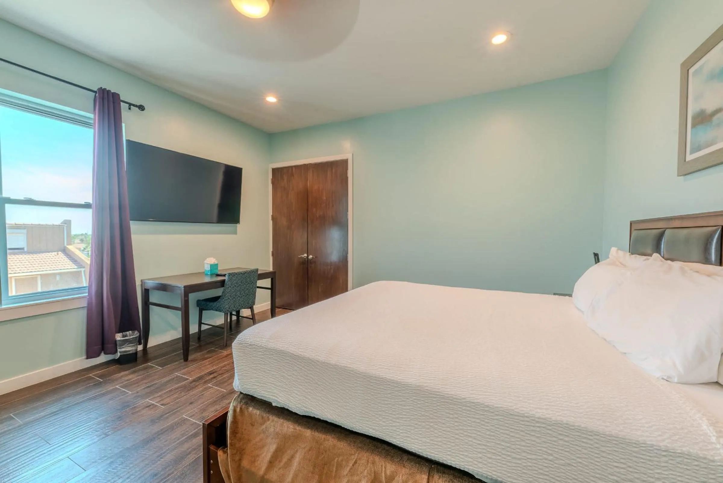 Bed in 5 BEDROOM BEACHFRONT CONDO - 4th Floor