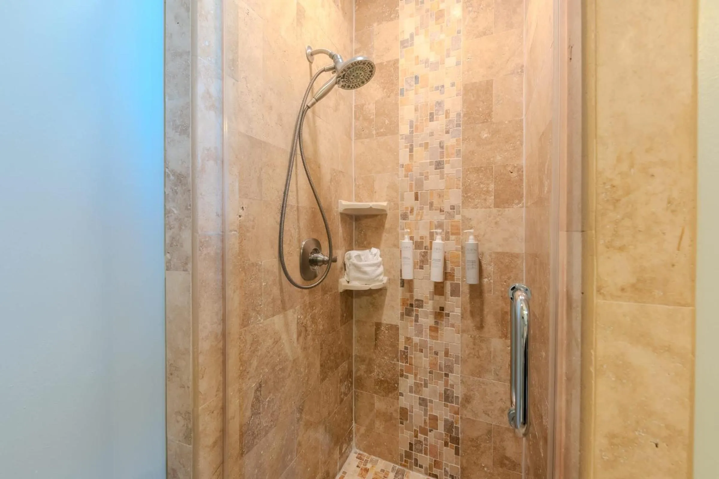 5 BEDROOM BEACHFRONT CONDO - 4th Floor