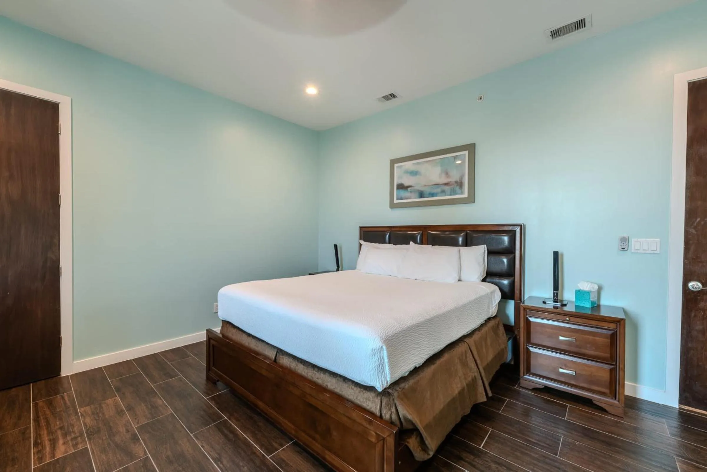 Bed in 5 BEDROOM BEACHFRONT CONDO - 4th Floor