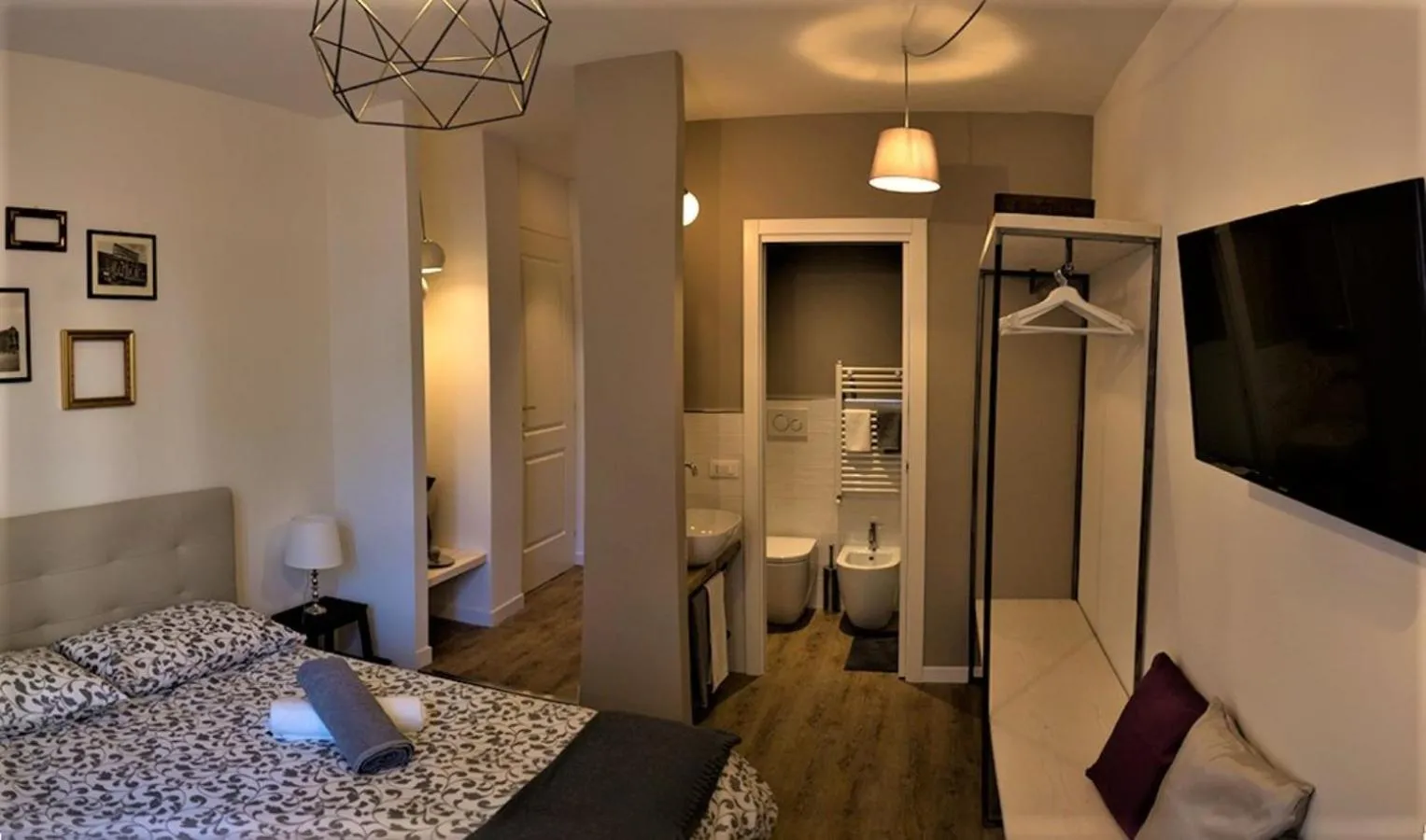 Bed in St. Peter's Luxury Rooms