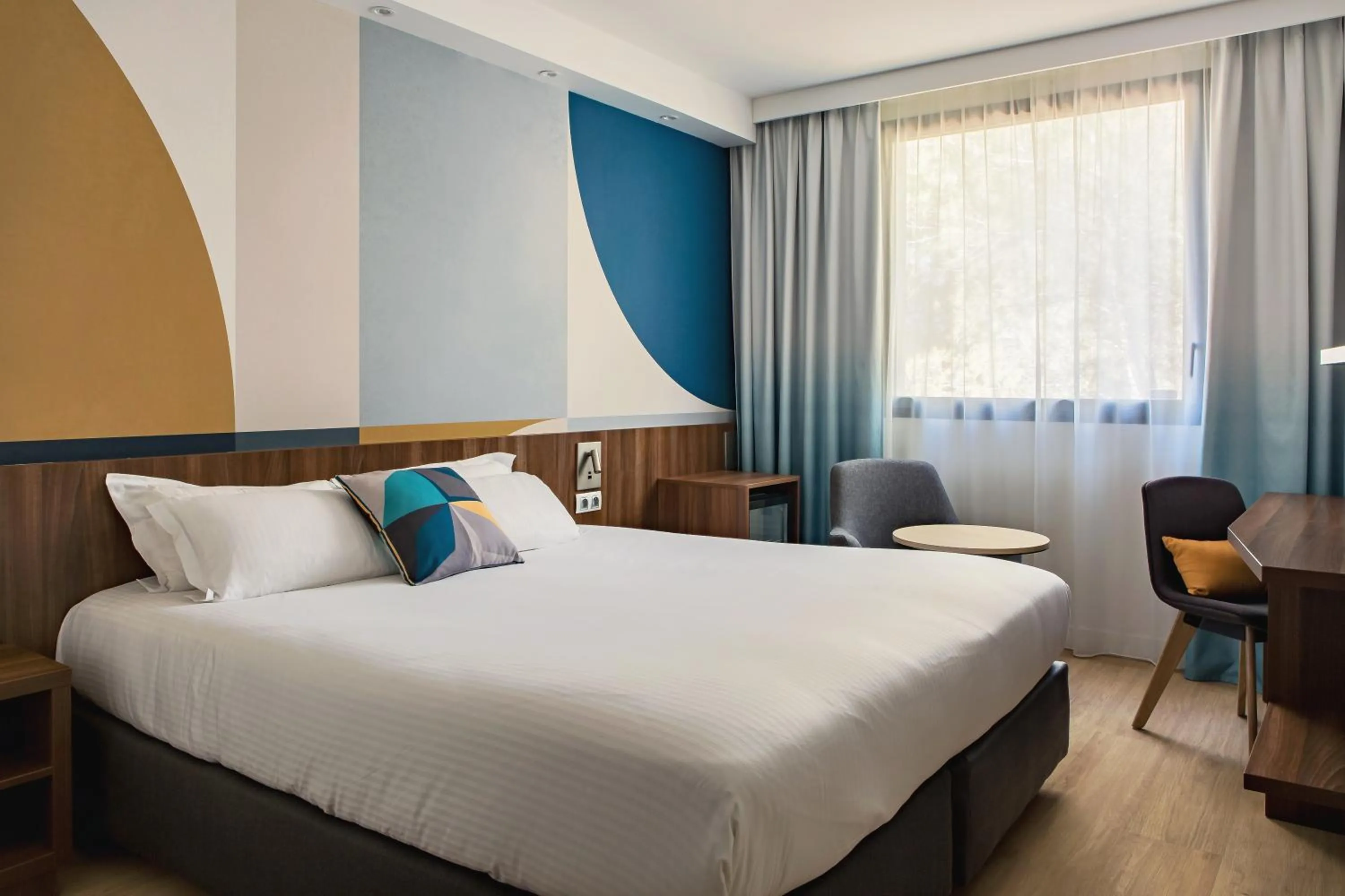 Photo of the whole room, Bed in Holiday Inn - Marseille Airport by IHG
