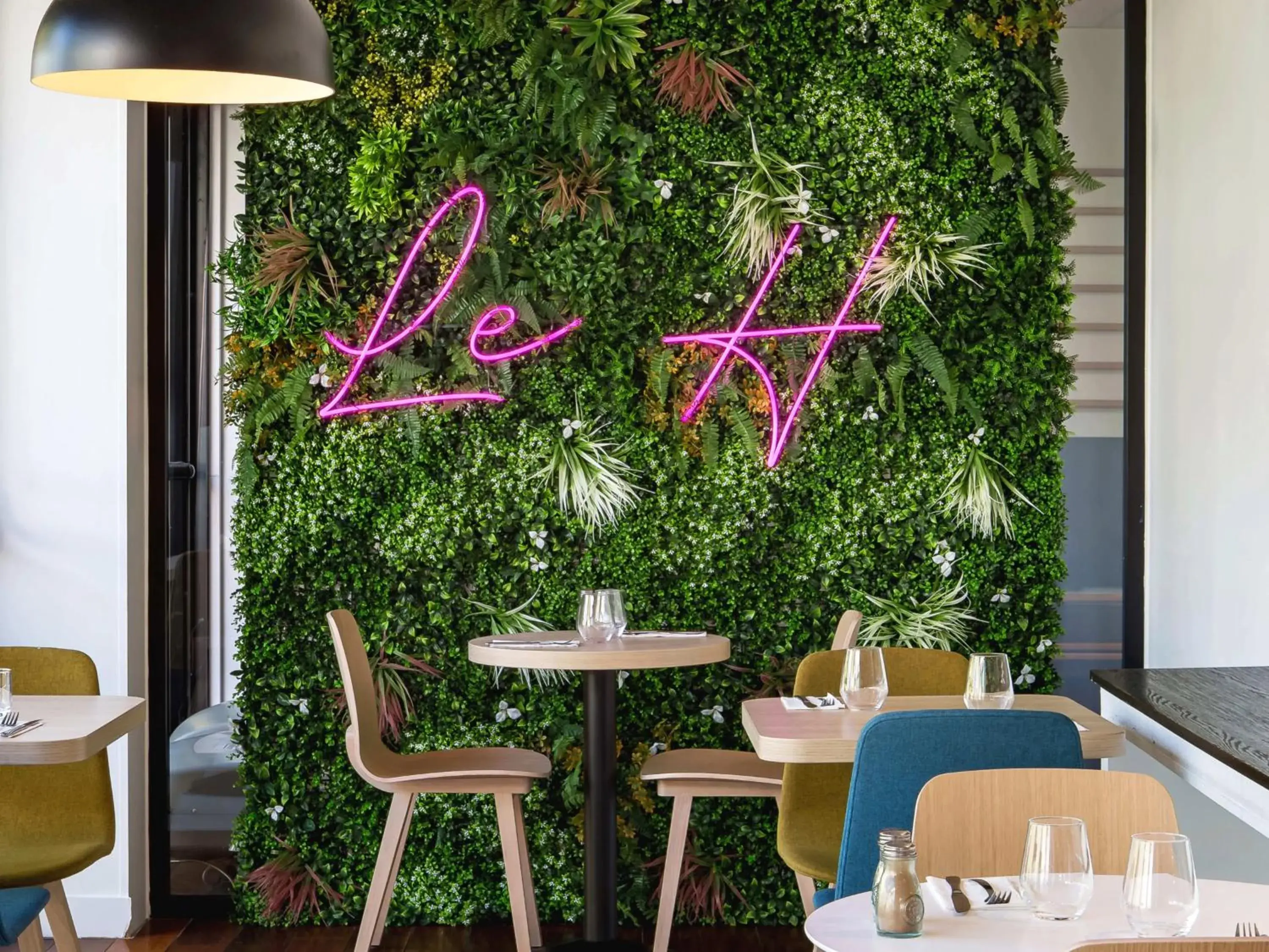 Restaurant/places to eat in Holiday Inn - Marseille Airport by IHG Restaurant/places to eat in Holiday Inn - Marseille Airport by IHG