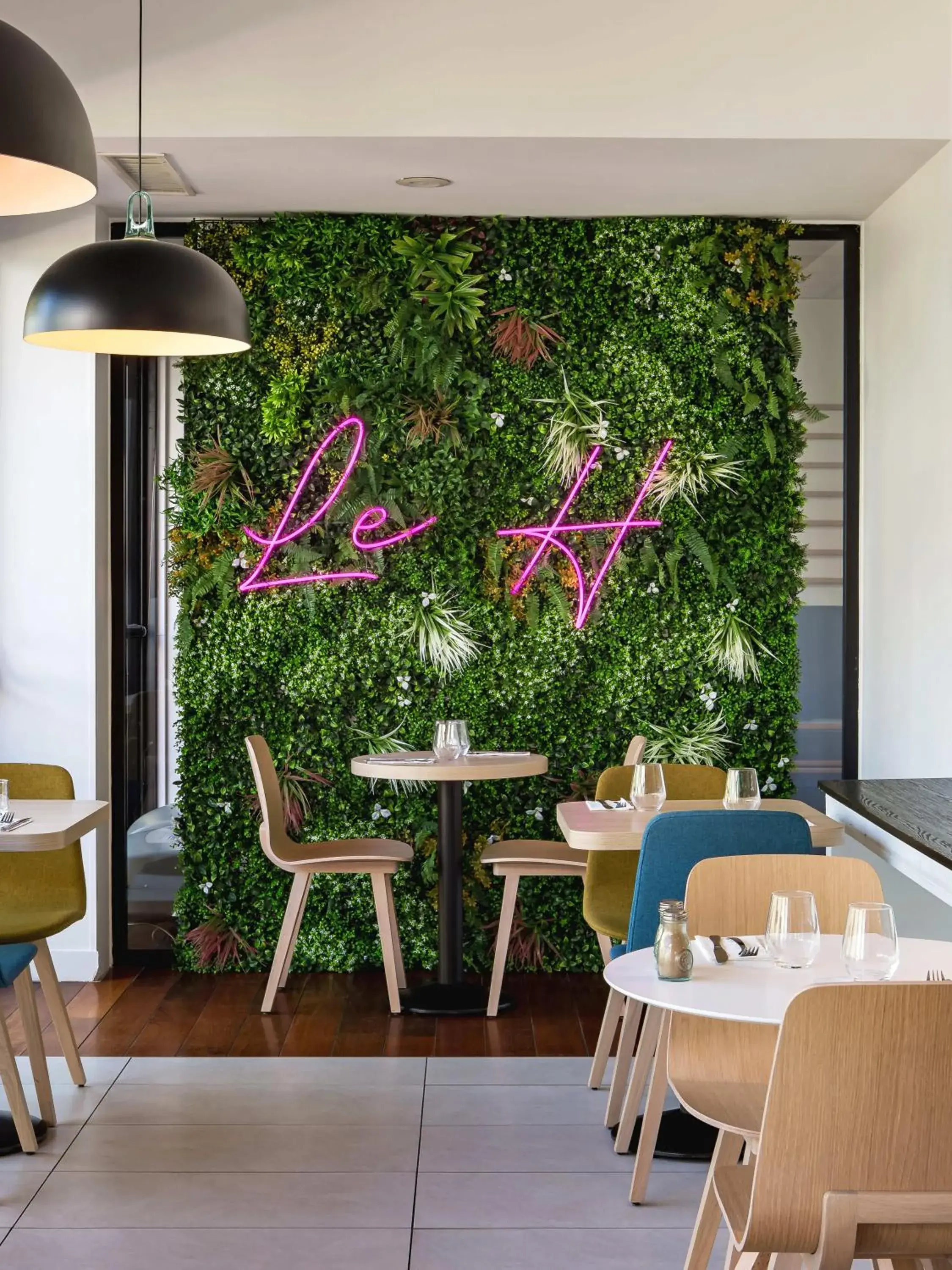 Restaurant/places to eat in Holiday Inn - Marseille Airport by IHG Restaurant/places to eat in Holiday Inn - Marseille Airport by IHG