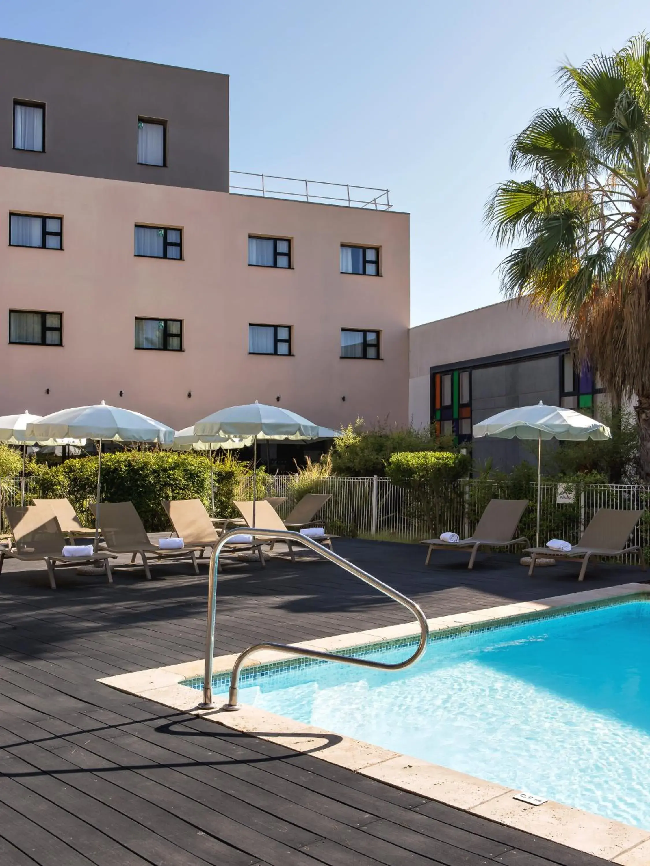 Swimming pool in Holiday Inn - Marseille Airport by IHG Swimming pool in Holiday Inn - Marseille Airport by IHG