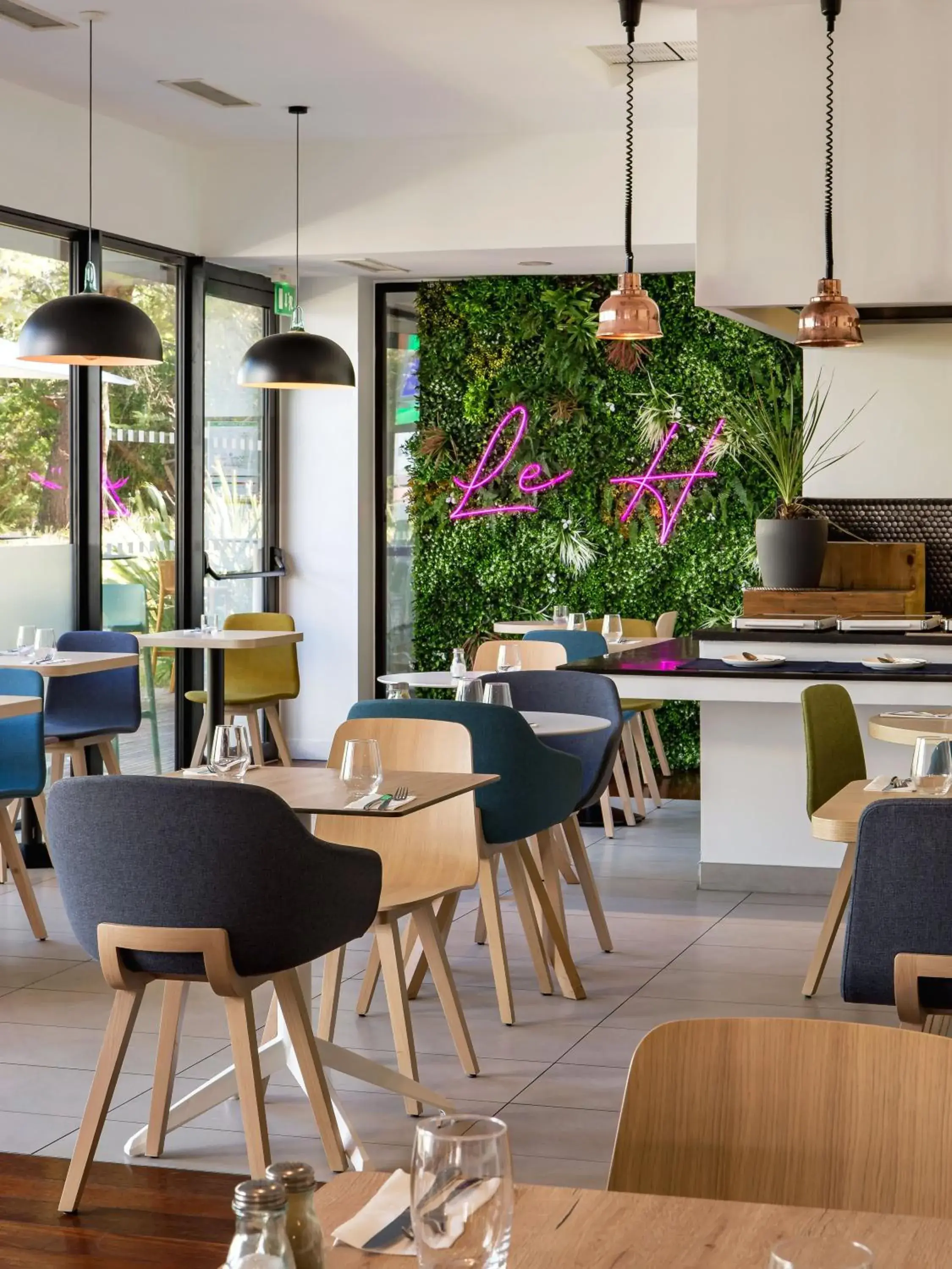 Restaurant/places to eat in Holiday Inn - Marseille Airport by IHG Restaurant/places to eat in Holiday Inn - Marseille Airport by IHG